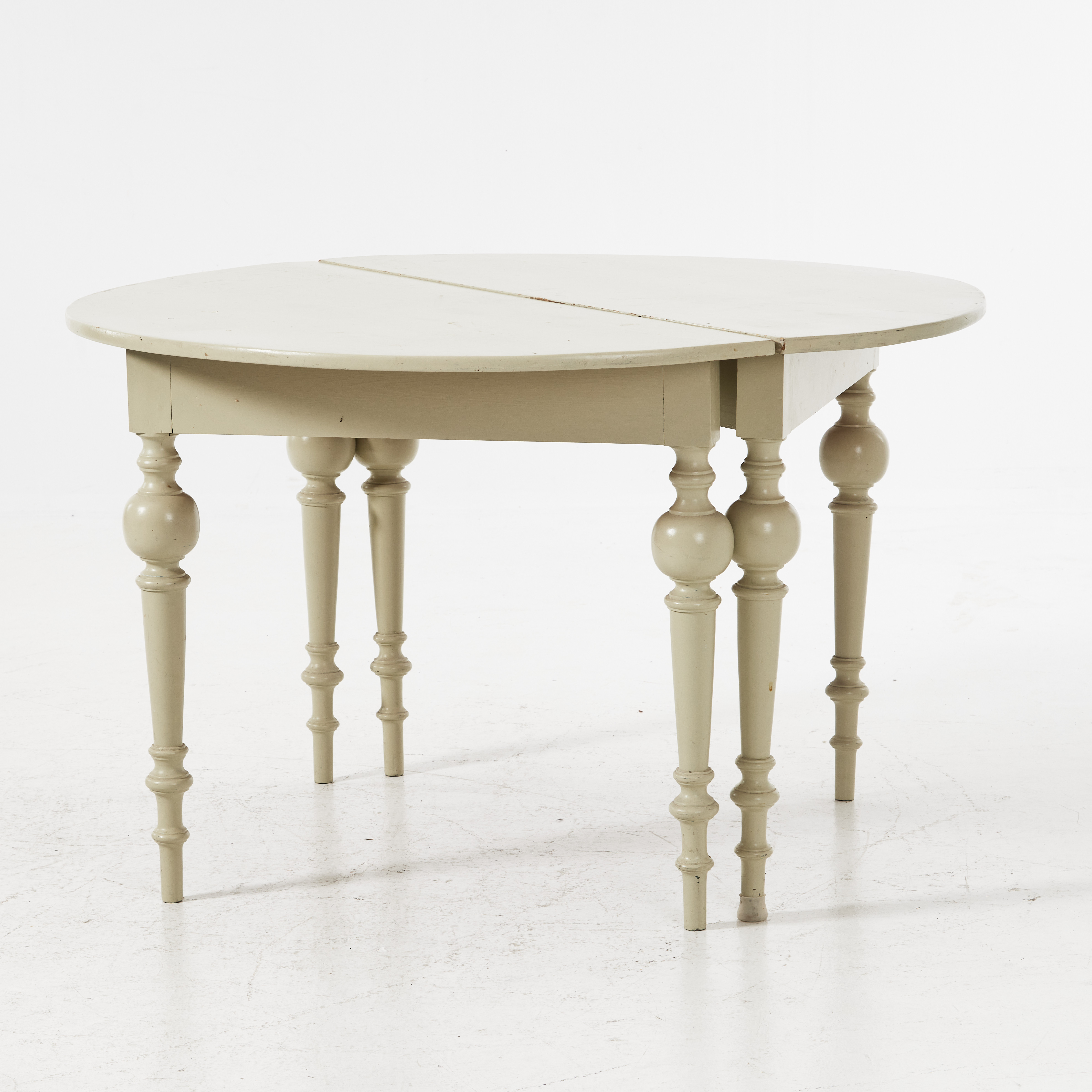 MÅNBORD, 1 par, svarvade ben, 1800-talets slut.