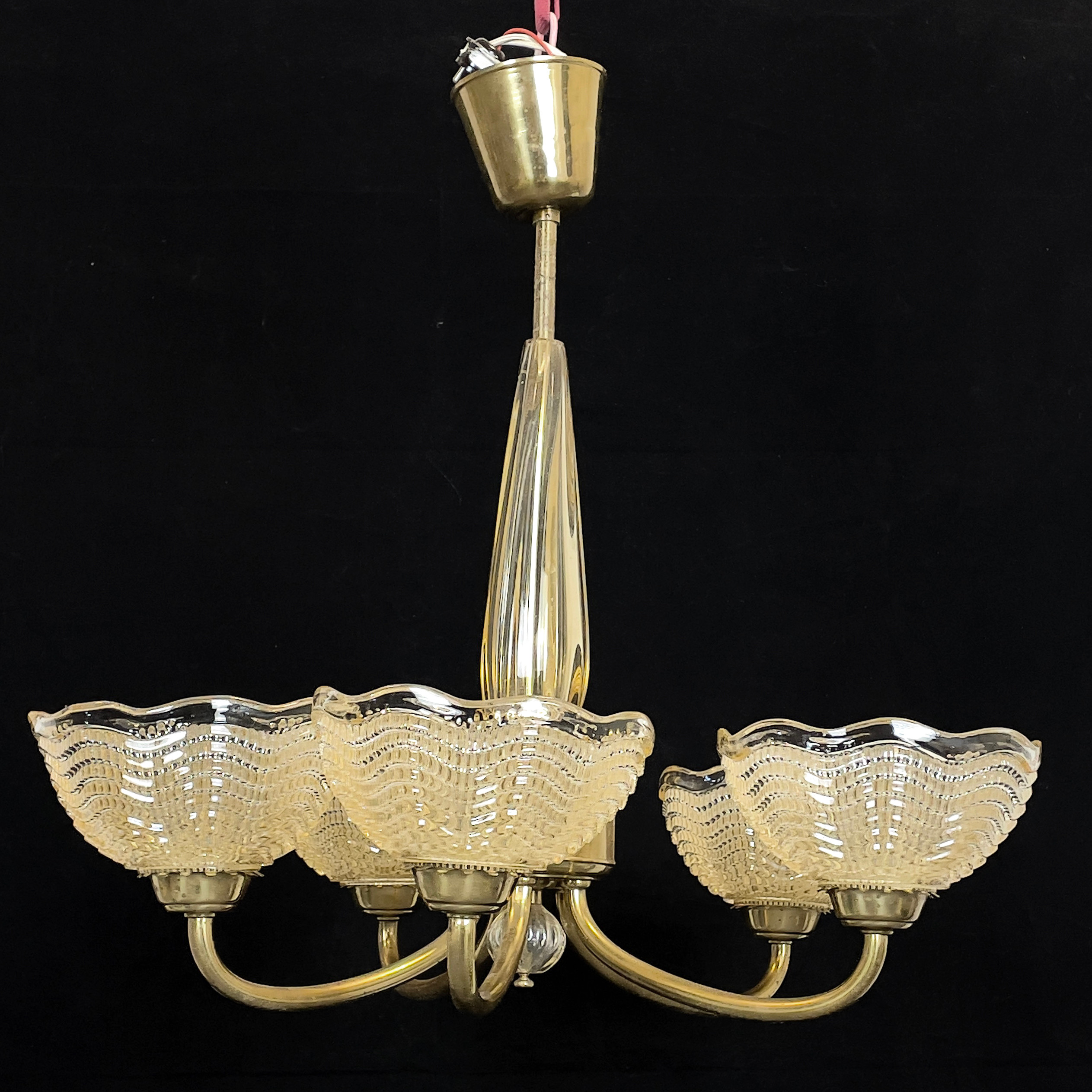TAKLAMPA. Mässing & glas, sannolikt Carl Fagerlund, Orrefors, 1900-talets mitt.