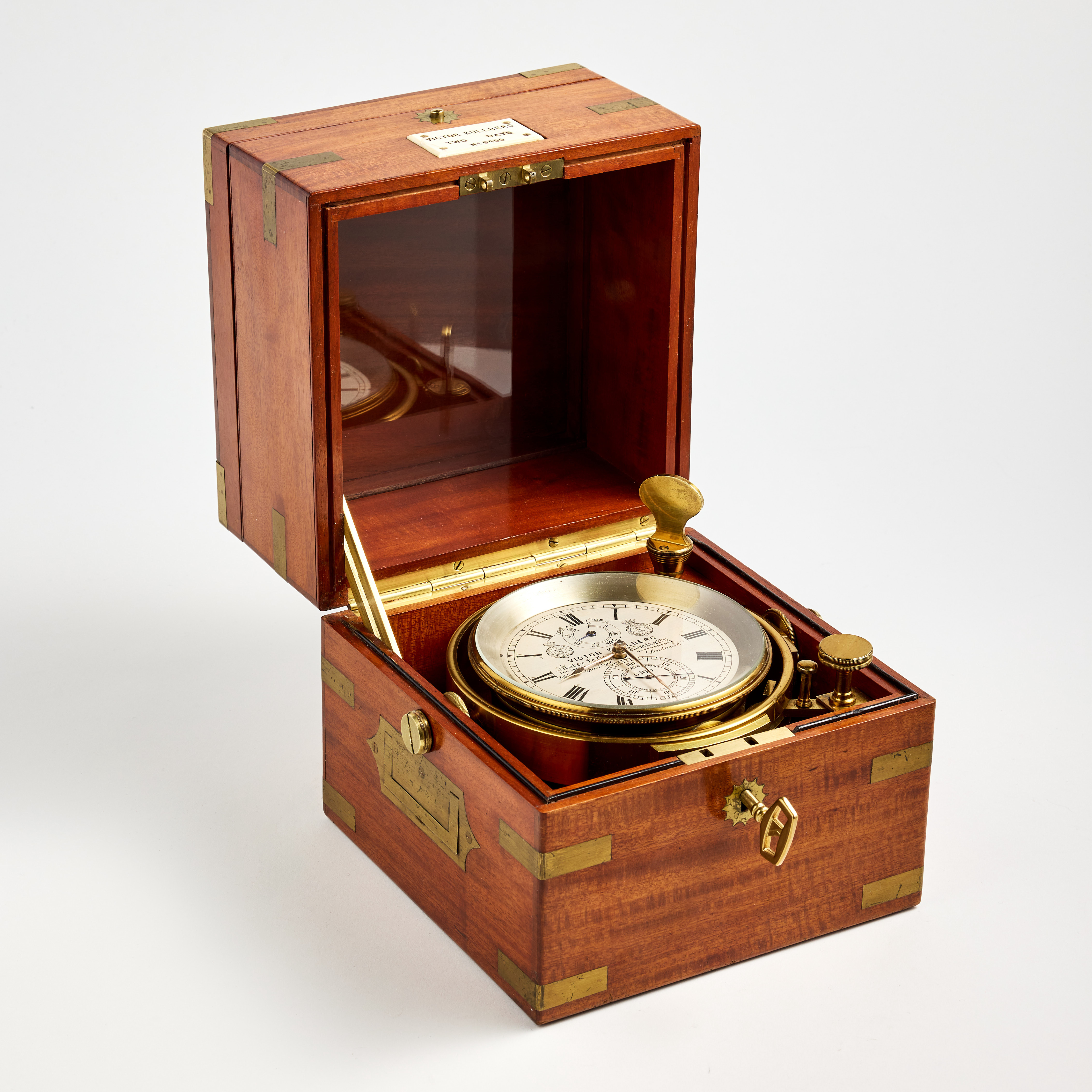VICTOR KULLBERG (1824-1890), Marinkronometer, 182 x 182 x 197 mm. mahogny/mässing, ca 1898.