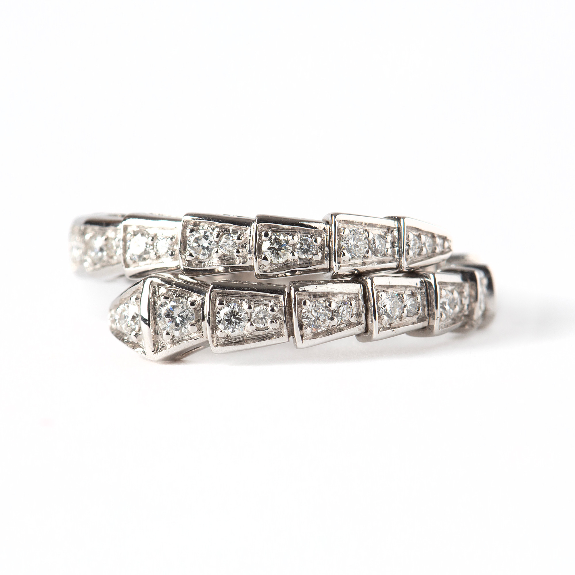 RING, 18K vitguld med briljantslipade diamanter, totalt ca 0.32 ct.