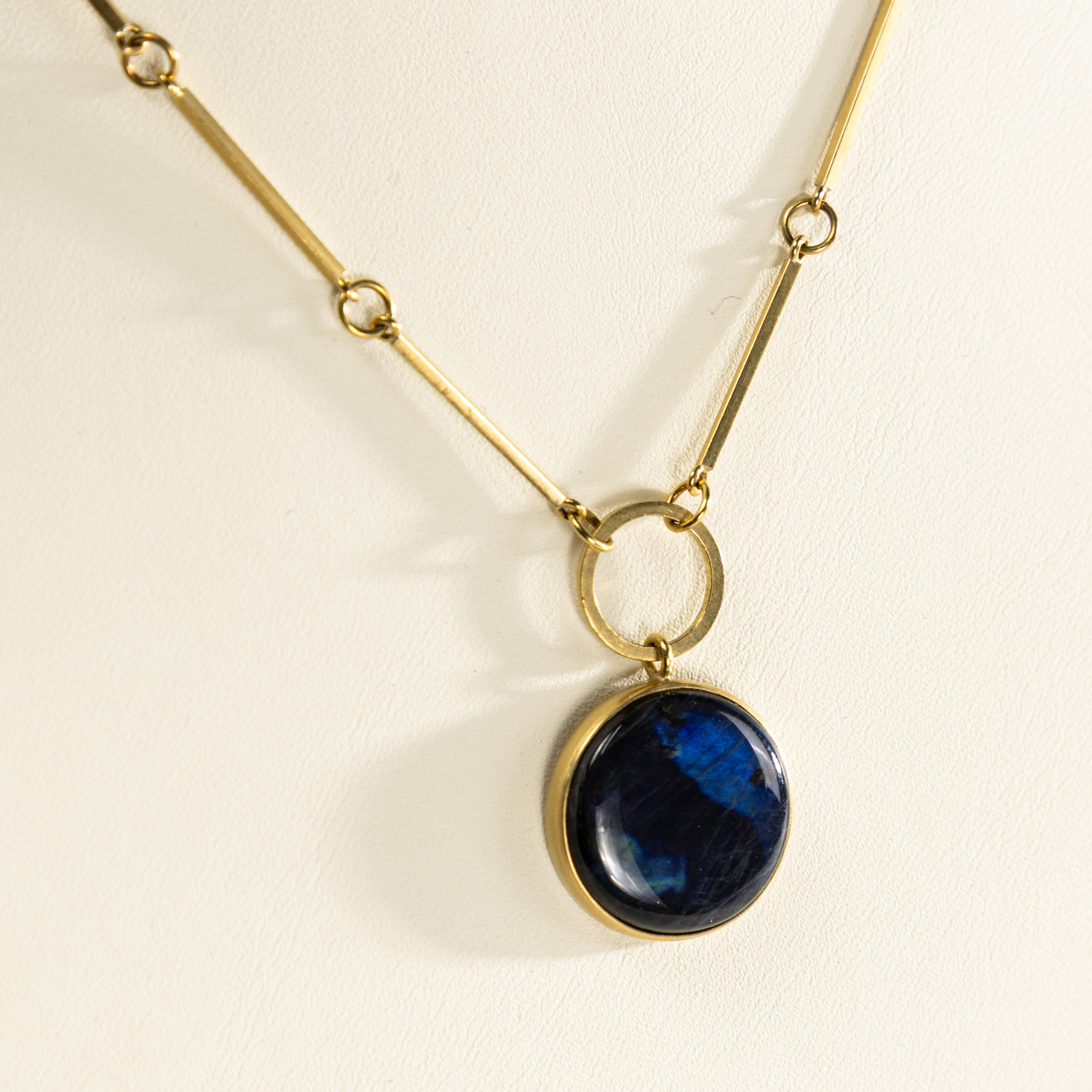 WIWEN NILSSON. Collier med hänge, 18k guld.