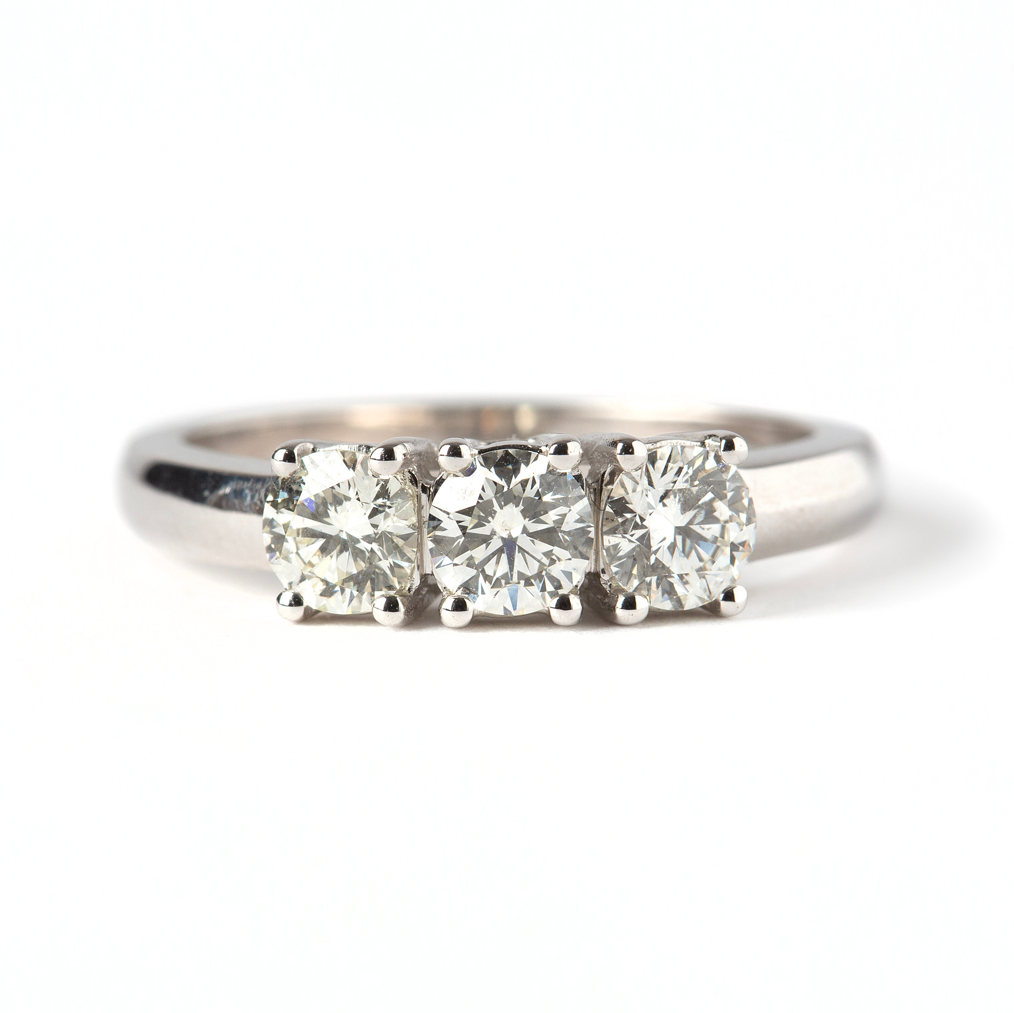RING, 18K vitguld med briljantslipade diamanter, totalt ca 0.98 ct.