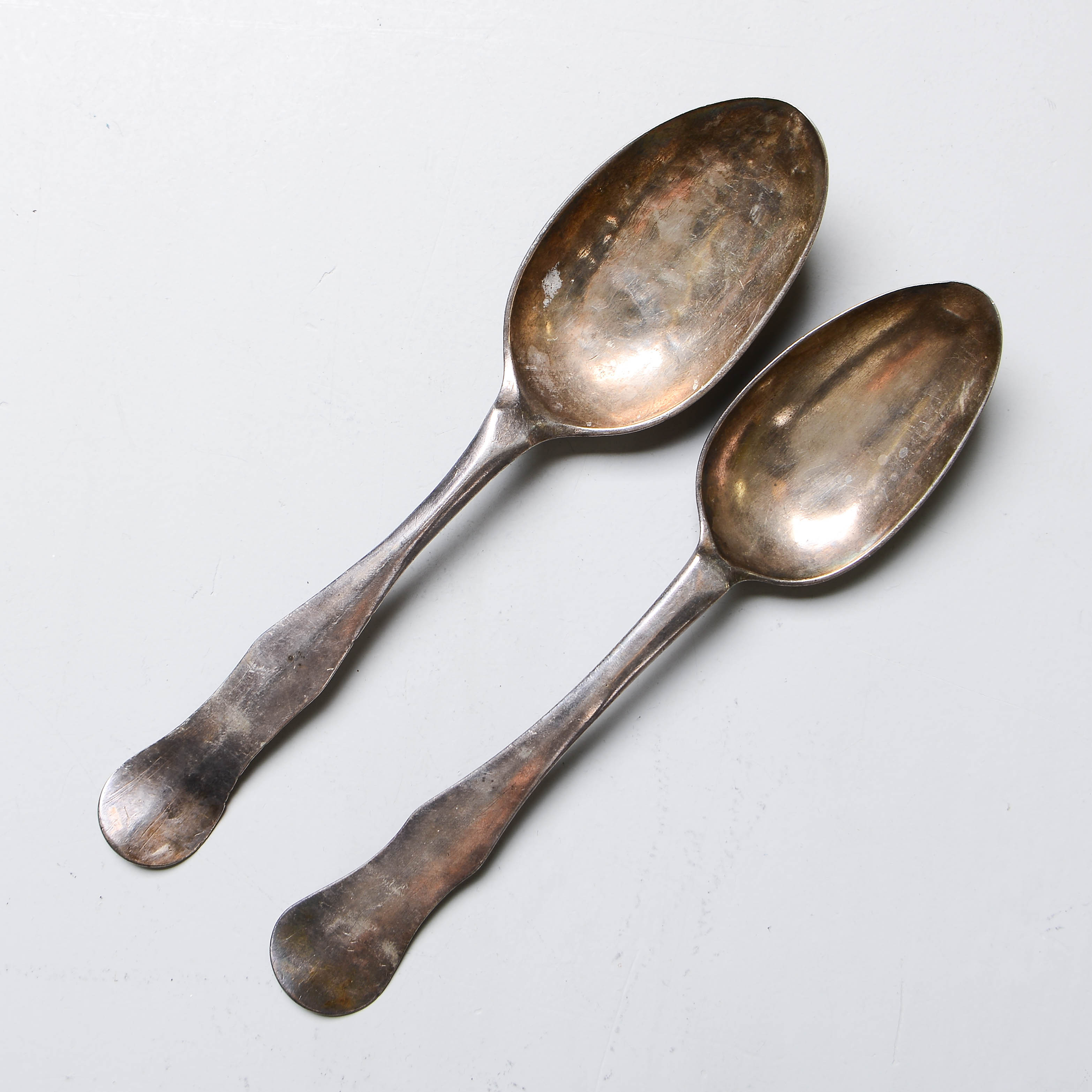 FIOLSKEDAR, 2 st, silver, varav ena Anders Törnqvist d.ä, Åbo, 1793.