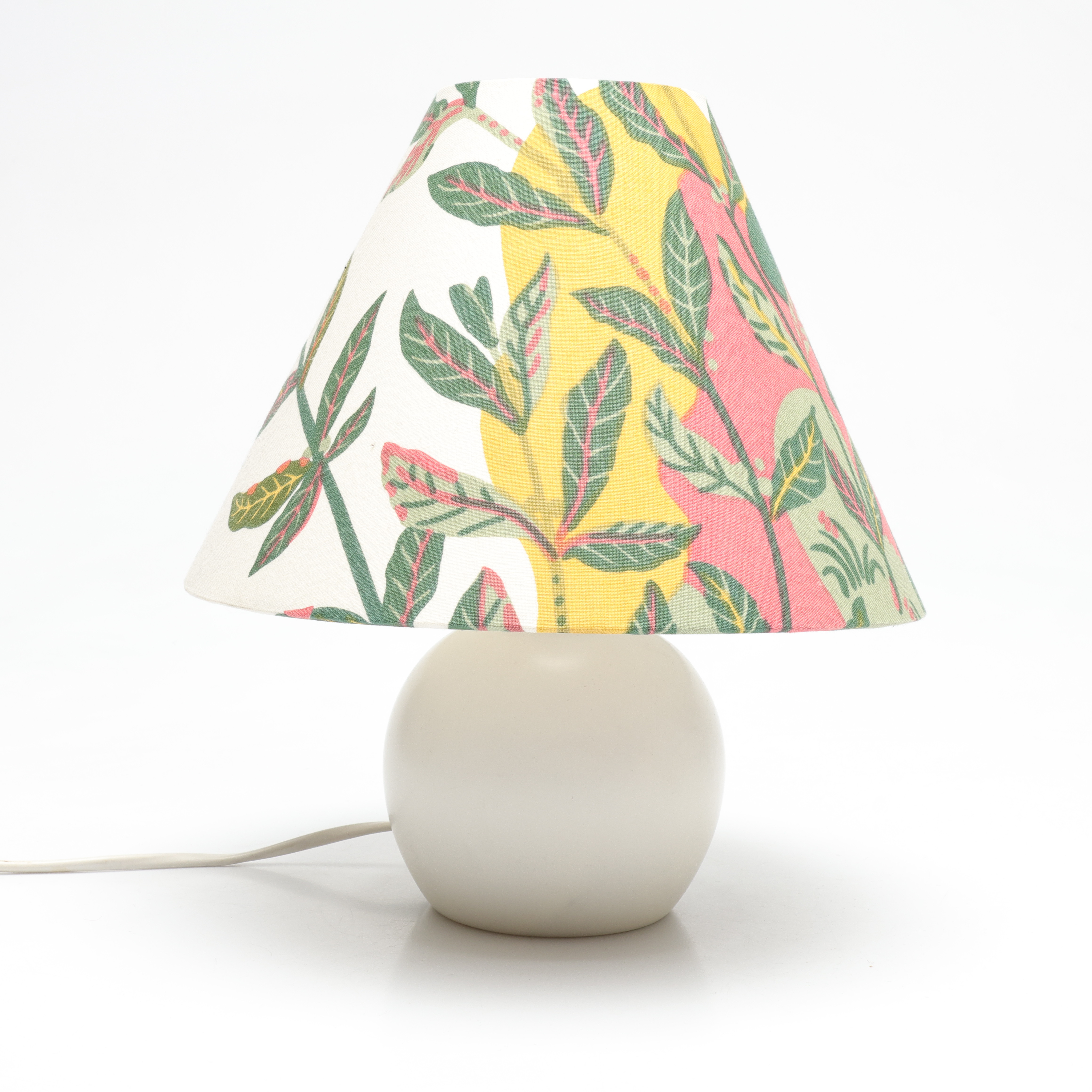 JOSEF FRANK. Bordslampa, modell 2575 samt skärmar 3 st, Svensk Tenn.