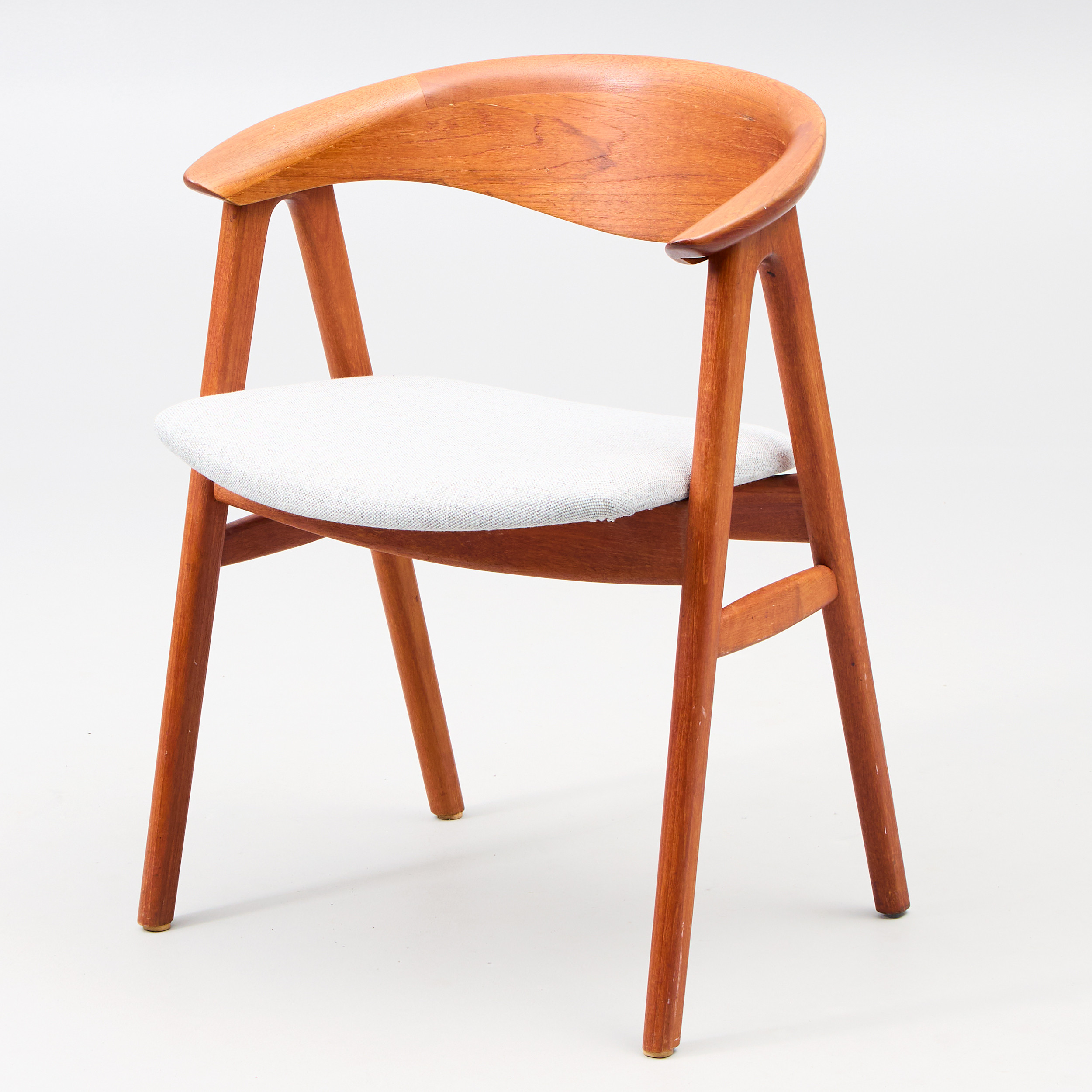 ERIK KIRKEGAARD. Karmstol modell 52 för Hong stolefabrik 1950/60-tal.