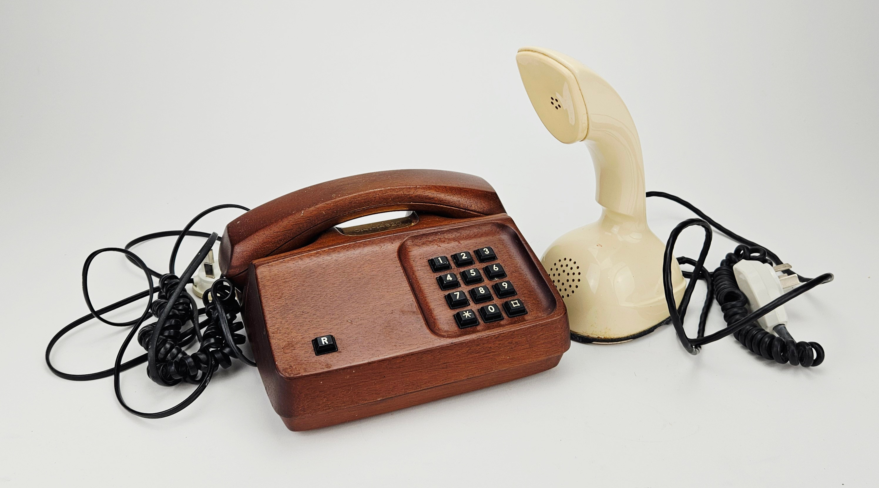TELEFONER, 2 st, "Kobra", LM Ericsson och Teli, Televerket.