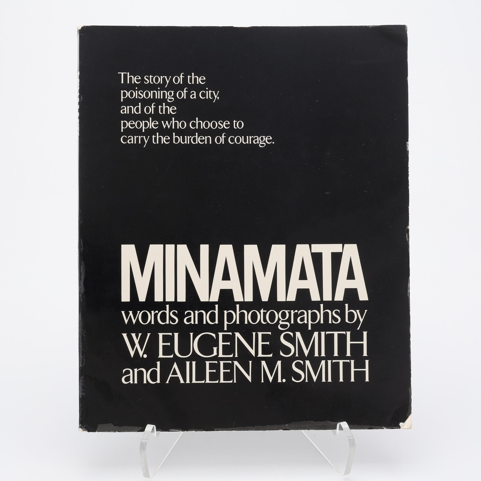 FOTO. W. EUGENE SMITH OCH AILEEN M. SMITHS "MINAMATA" I FÖRSTA UPPLAGAN, 1975.