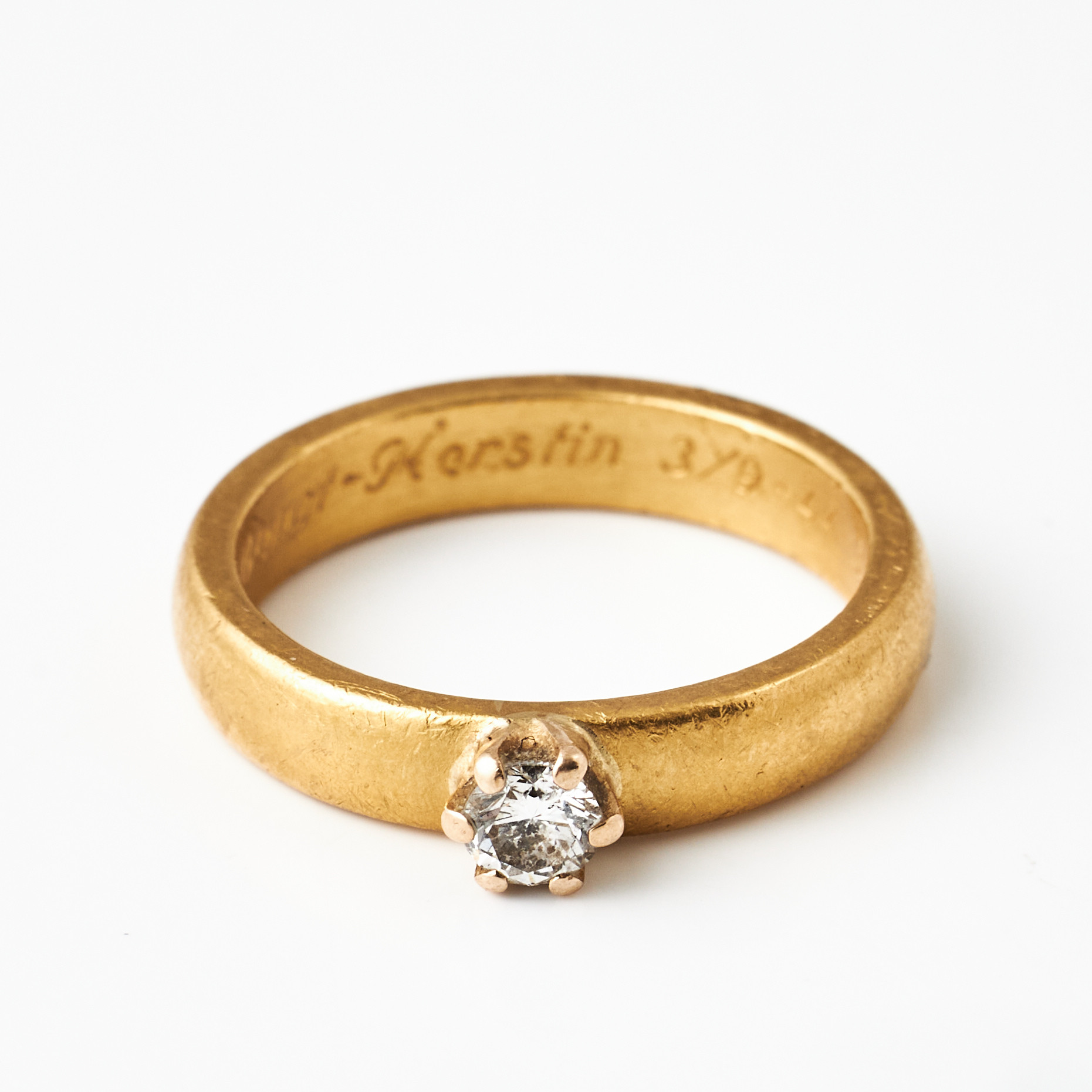 RING, 18/23 k guld, briljant ca 0,22 ct, Guldsmed Sven Gustavsson, Stockholm (årsindex saknas).