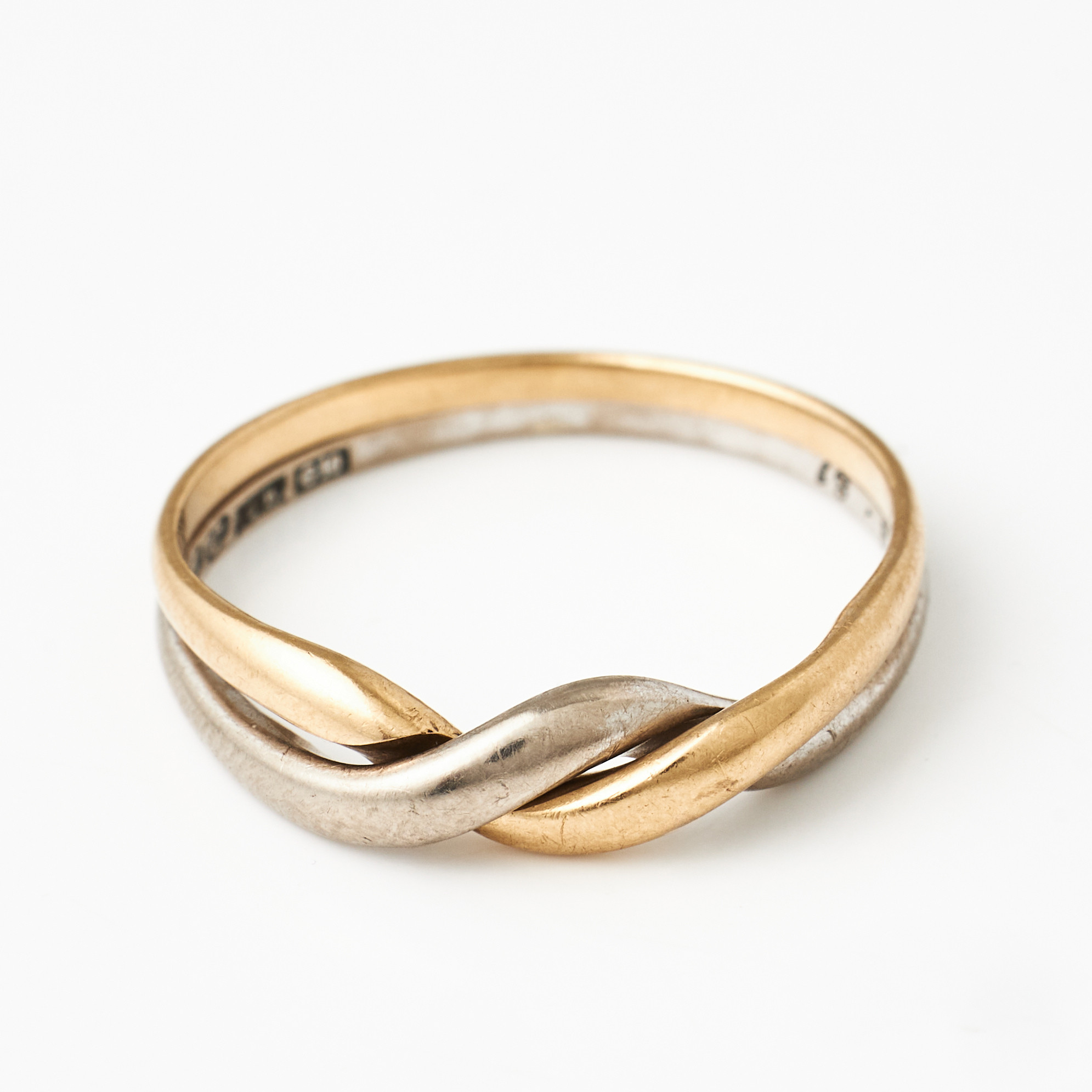 RING, 18 k röd resp. vitguld, 2-delad, Jan Irmes Guldsmedja, Stockholm 1981.