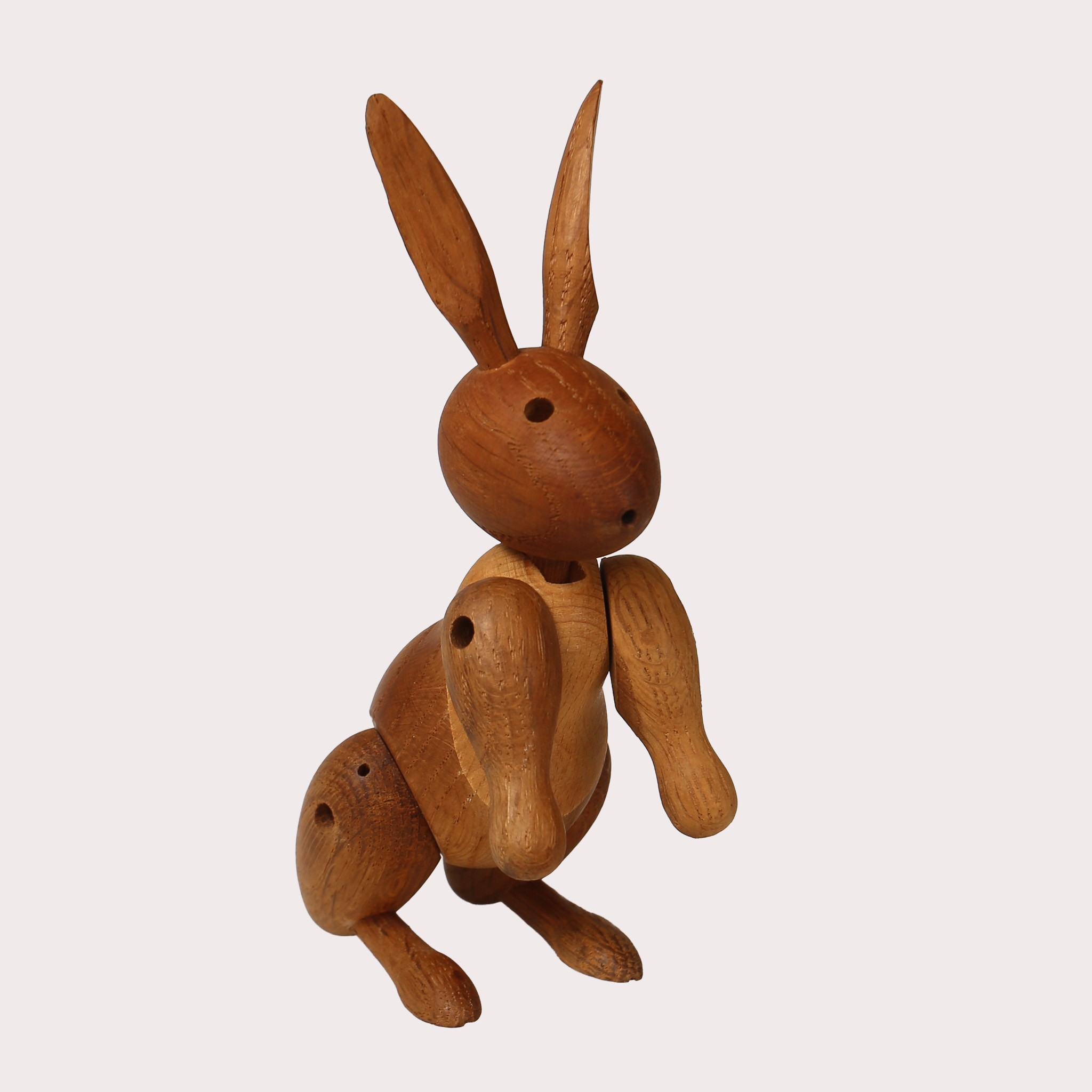 KAY BOYESEN (1886-1958), ek och bok, Figurin/leksak ”Kanin”, Danmark, 1950/60-tal.