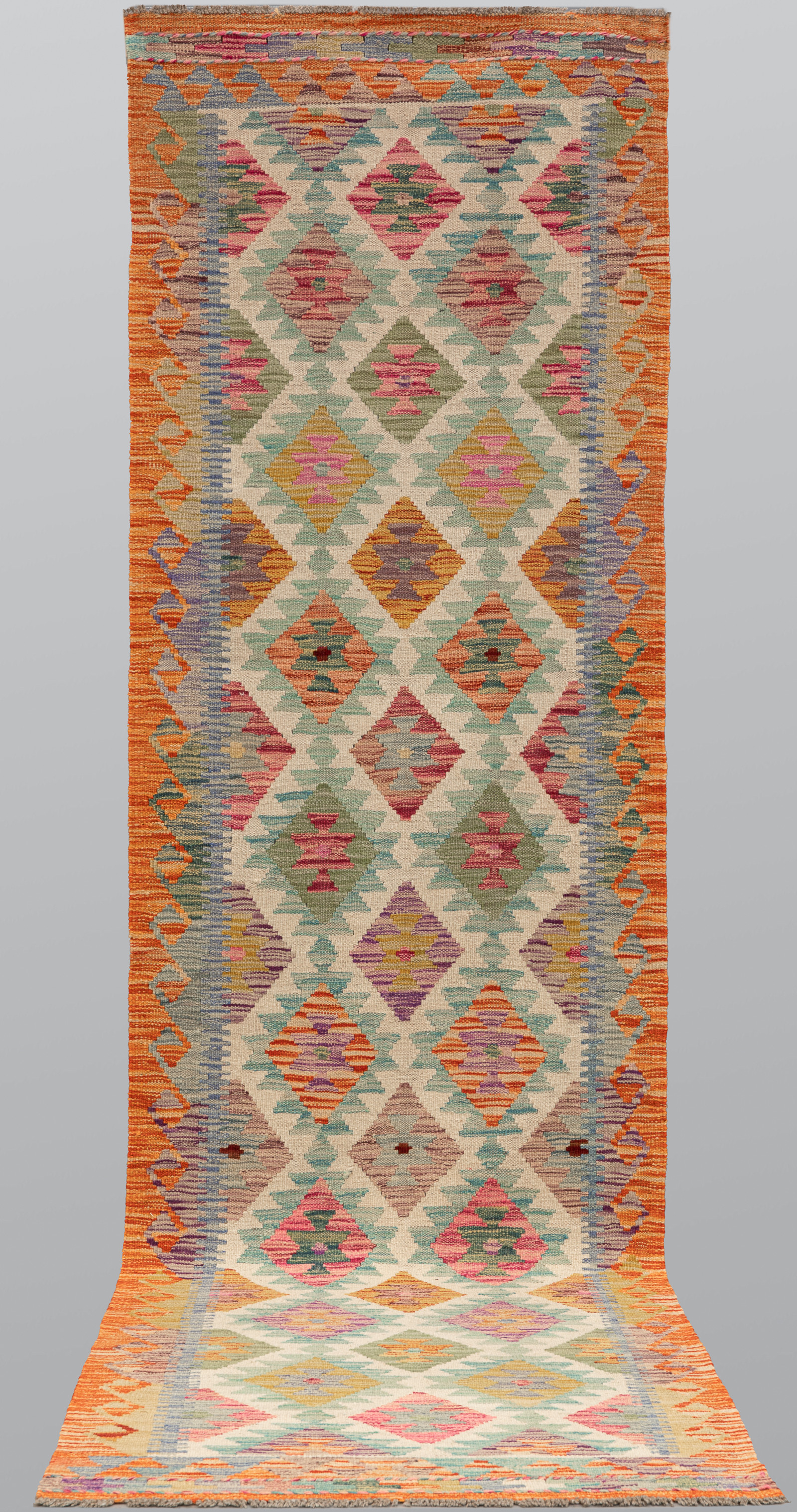 MATTA, "Kelim", galleri, 298 x 81 cm.