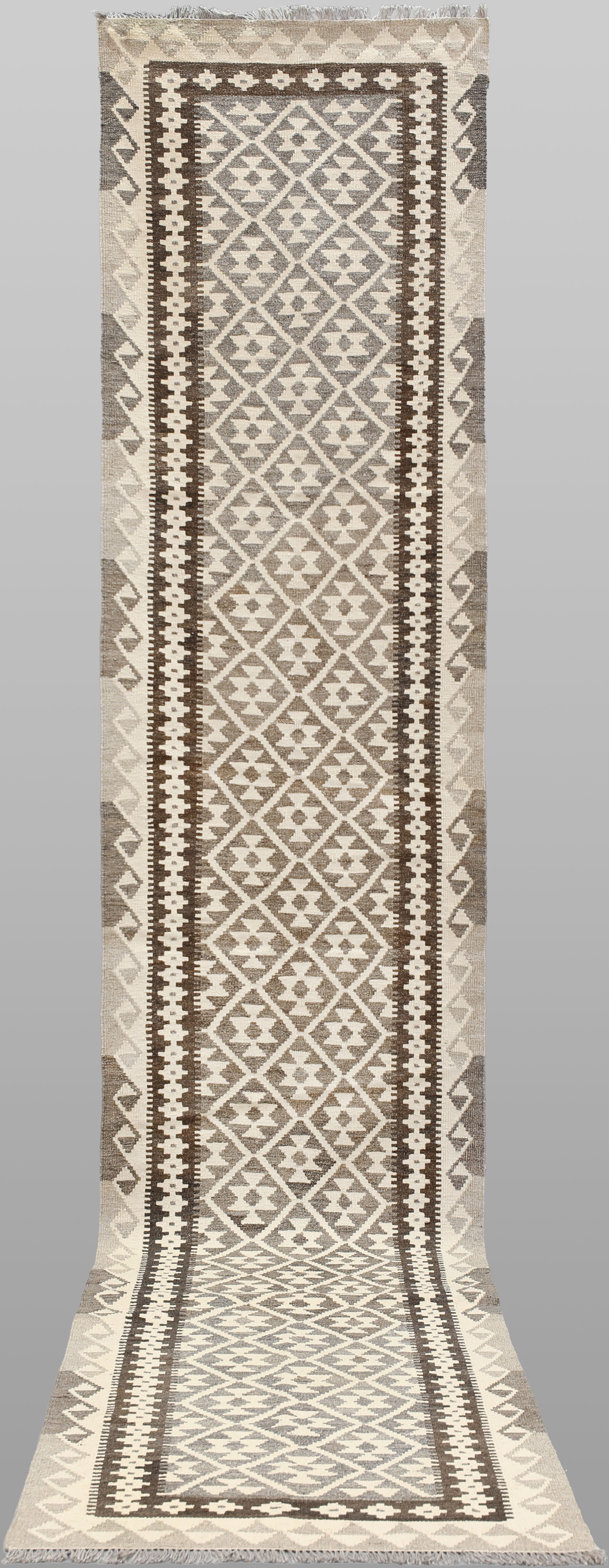 MATTA, "Kelim", galleri, 395 x 82 cm.