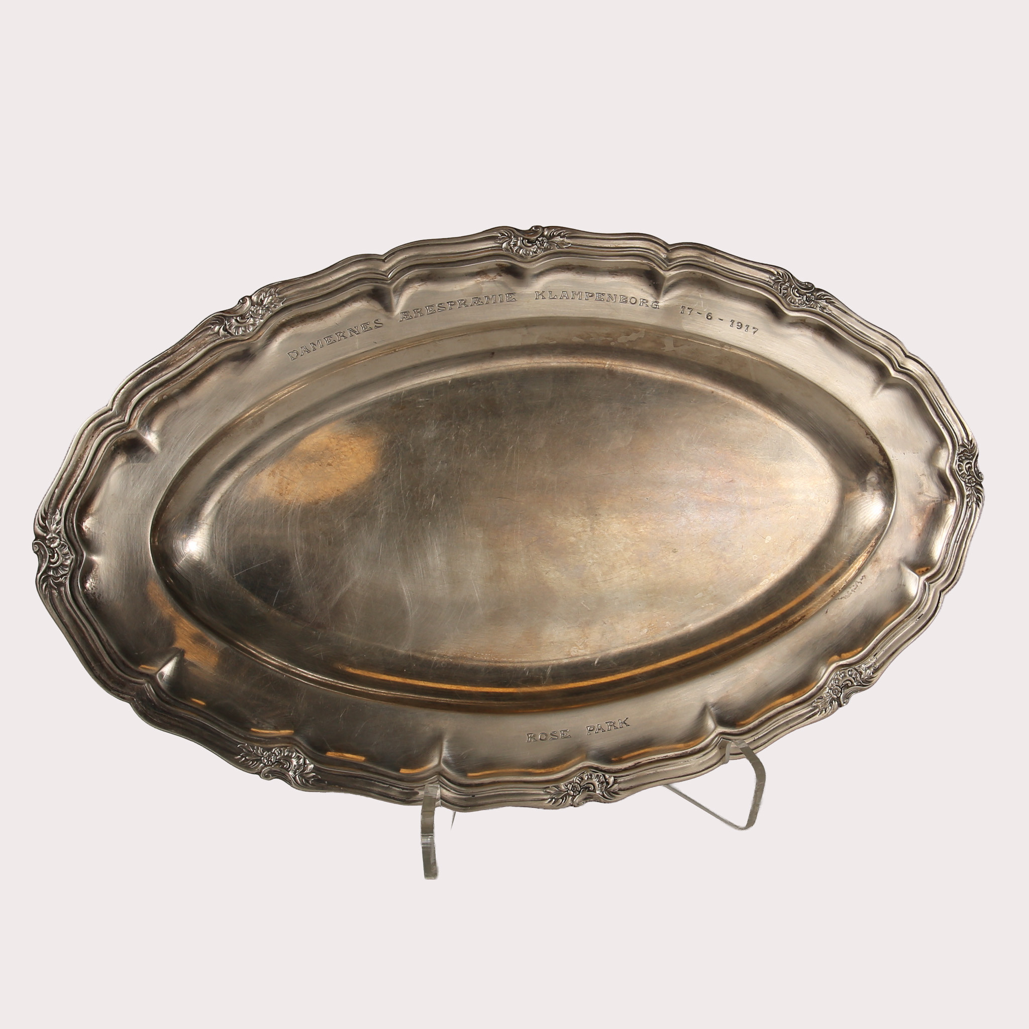UPPLÄGGNINGSFAT/ PRISFAT, silver, hästtävling på Klampenborg år 1917.