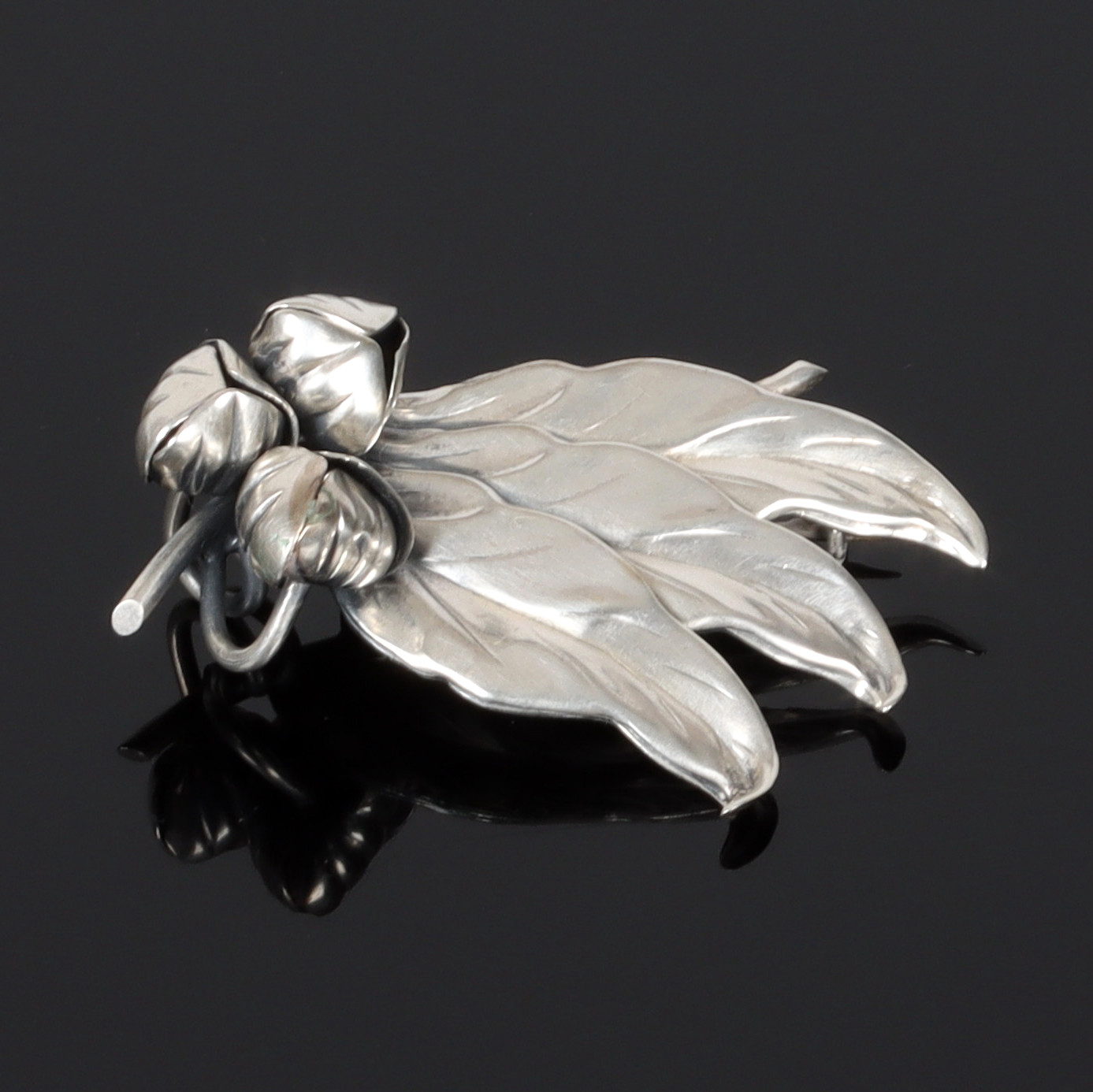 BROSCH, silver, bladdekor, U P A Pinco Förening , Stockholm. 1956.