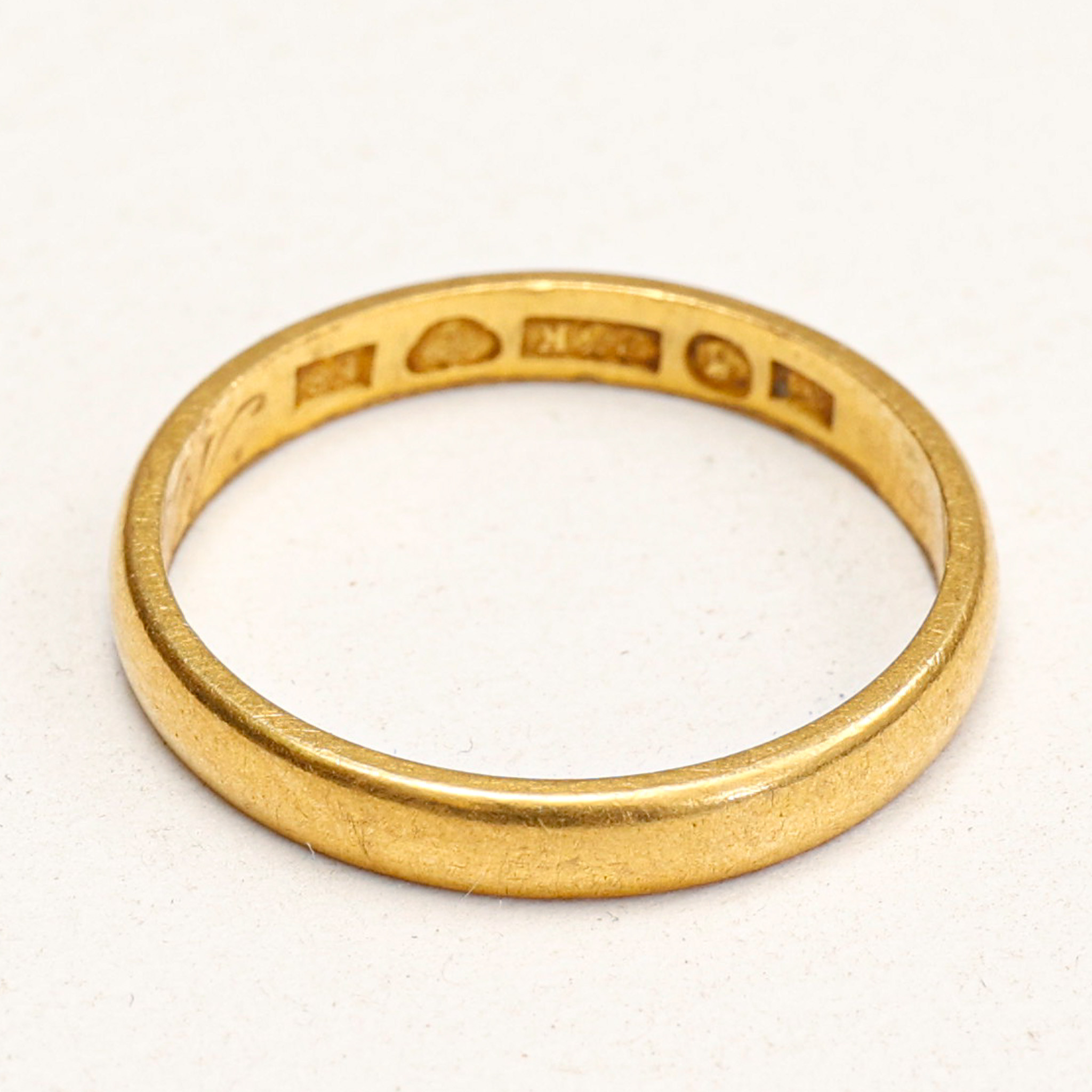 RING, 23 karat guld, vikt ca 4 gram.