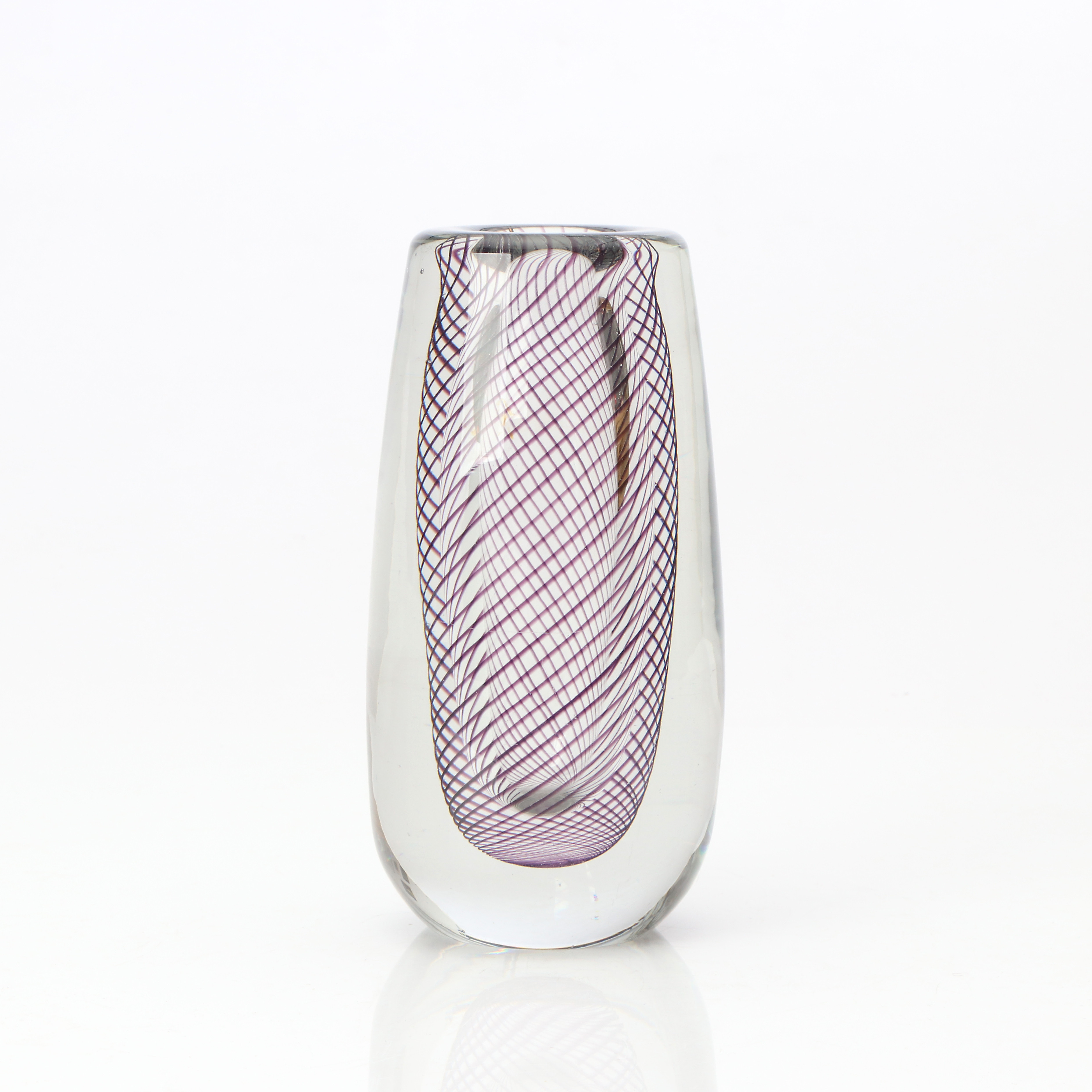 VICKE LINDSTRAND. VAS. Konstglas. Kosta. Osignerad.