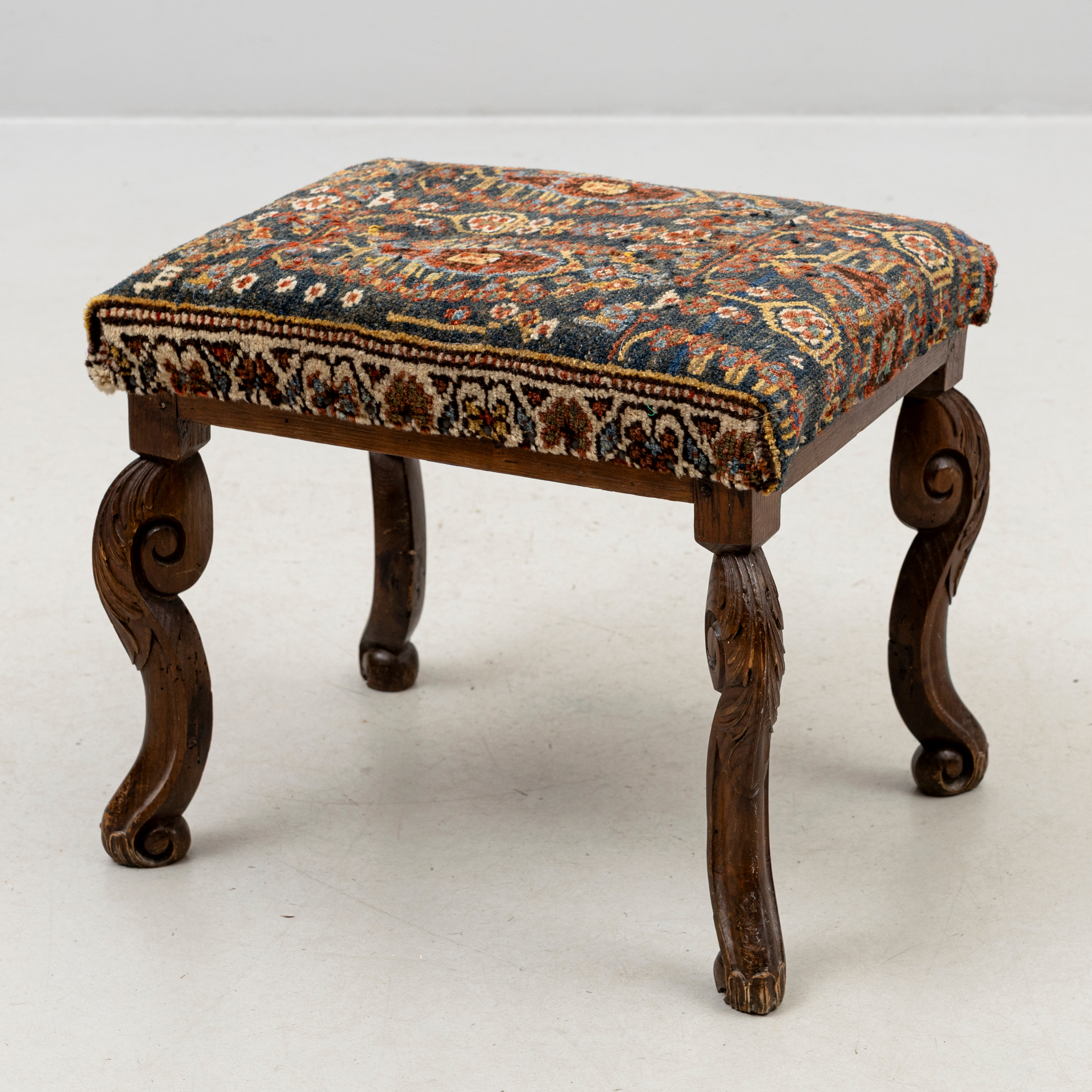 PALL, barockstil, 1800-tal, sitsen klädd i orientalisk matta.