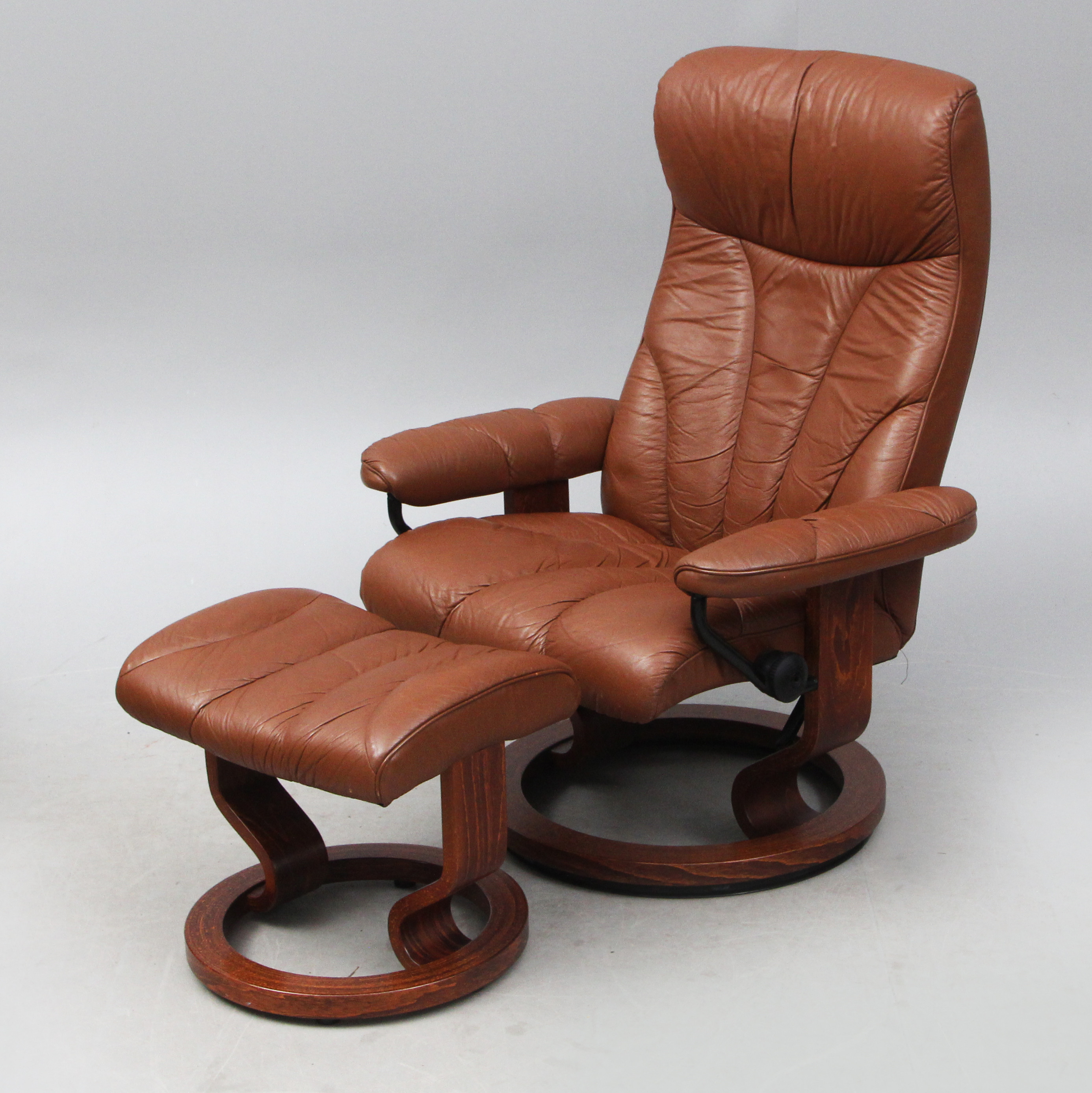 STRESSLESSFÅTÖLJ, Ekornes, skinn, med ställbar rygg samt fotpall.