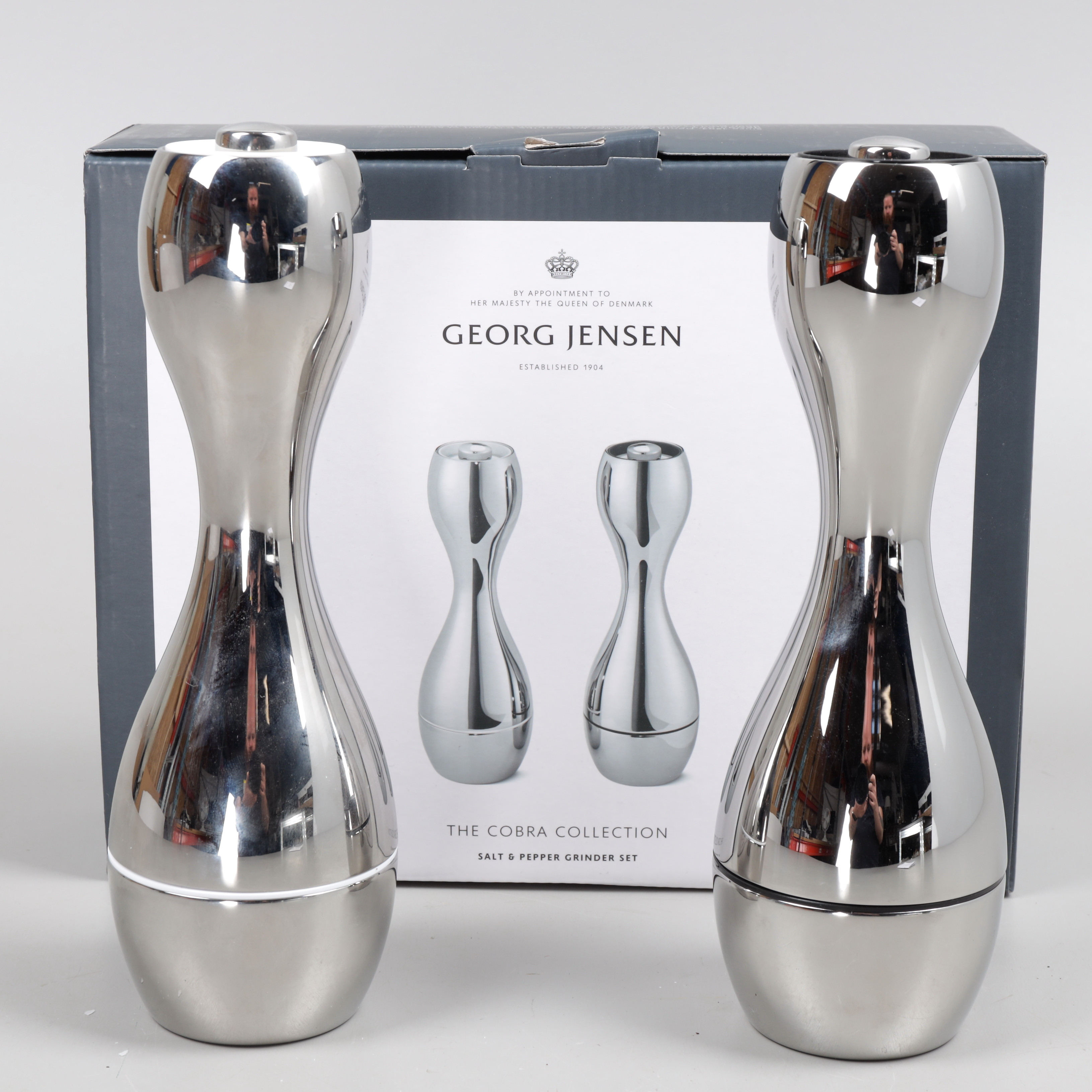 GEORG JENSEN. Salt-och pepparkvarn, rostfritt stål, "The Cobra Collection", Danmark.