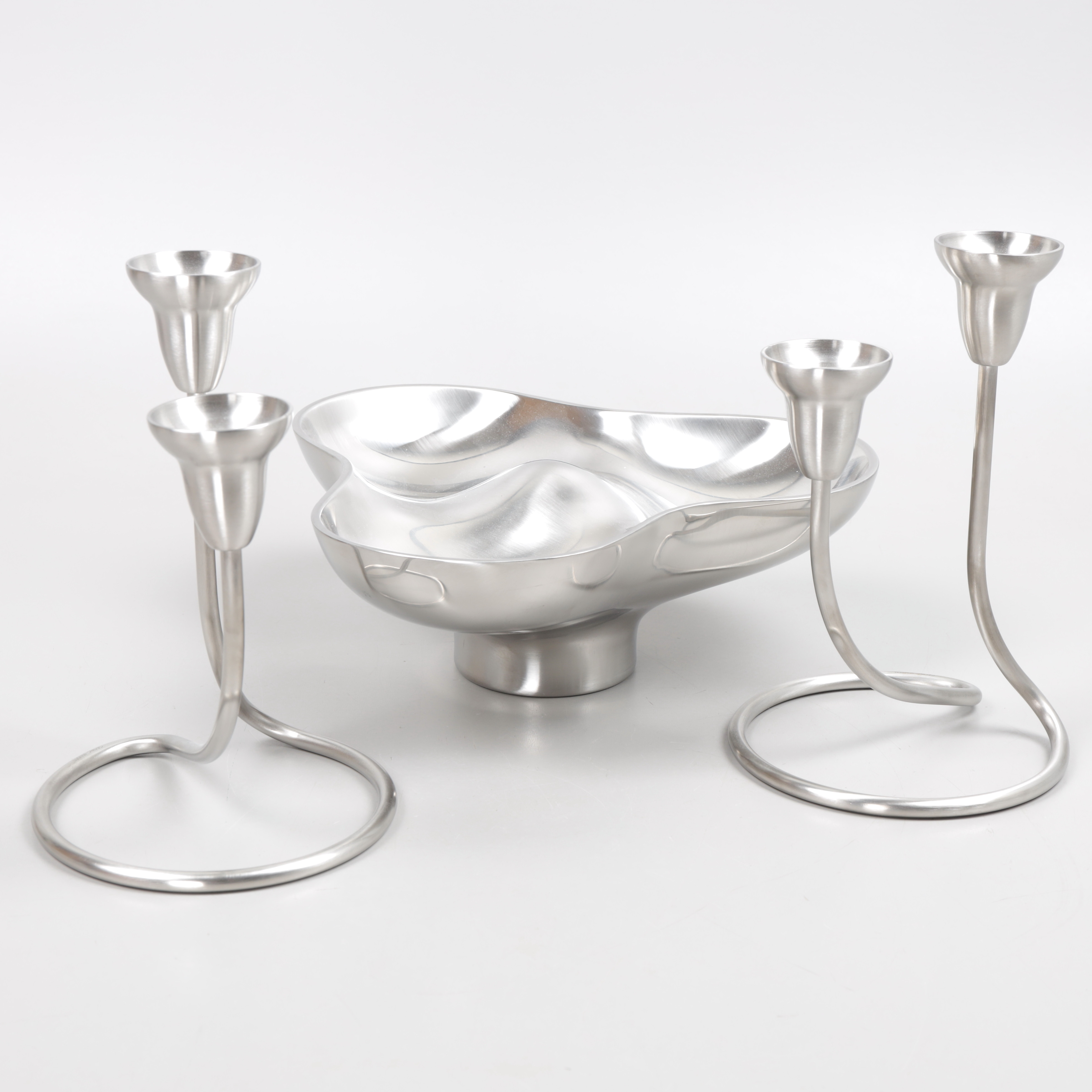 GEORG JENSEN. Skål samt ljusstakar, 1 par, "Swing", rostfritt stål, Danmark.