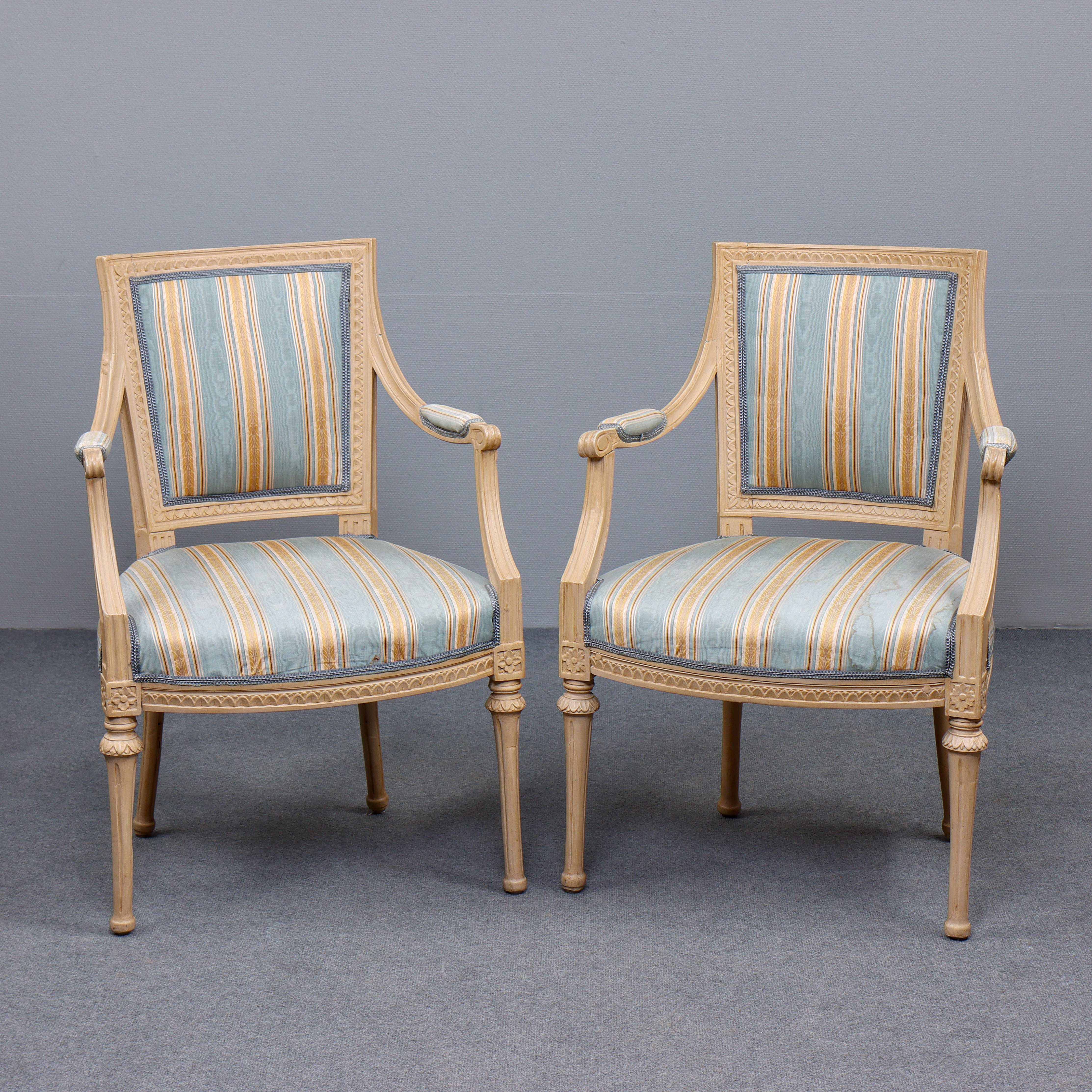 FÅTÖLJER, PARET, GUSTAVIANSKA, LARS SÖDERHOLM (MÄSTARE I STOCKHOLM 1789-1794) STOCKHOLMS STOLMAKAREÄMBETES SIGILL 1700-TAL, TILLSKRIVNA LARS SÖDERHOLM. PROVENIENS, KOMMER FRÅN HERRGÅRDEN I FÅGELFORS.