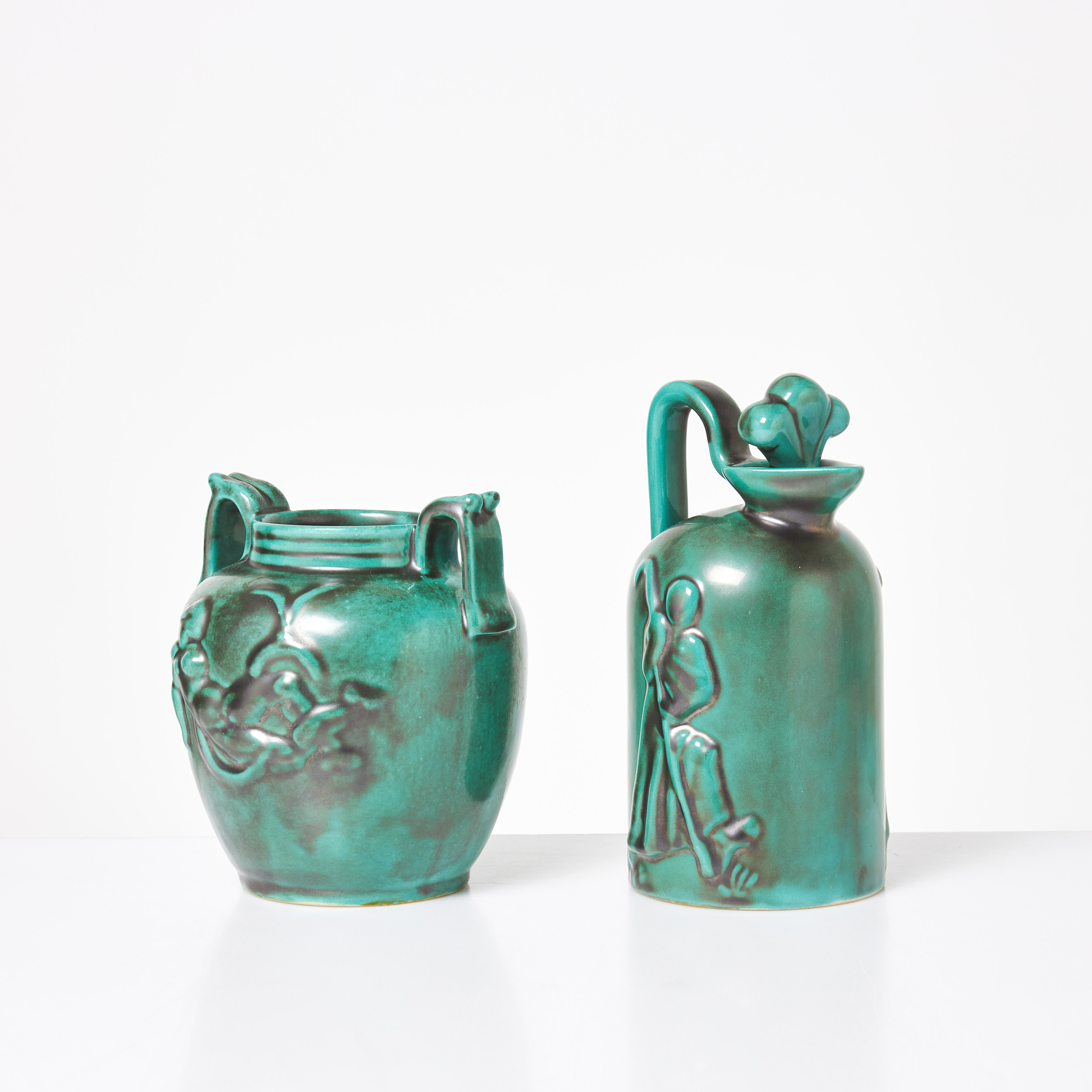 EINAR LUTERKORT, VAS samt KARAFF. Uppsala-Ekeby, glaserat stengods, Art Deco, reliefdekor, 1930-tal.