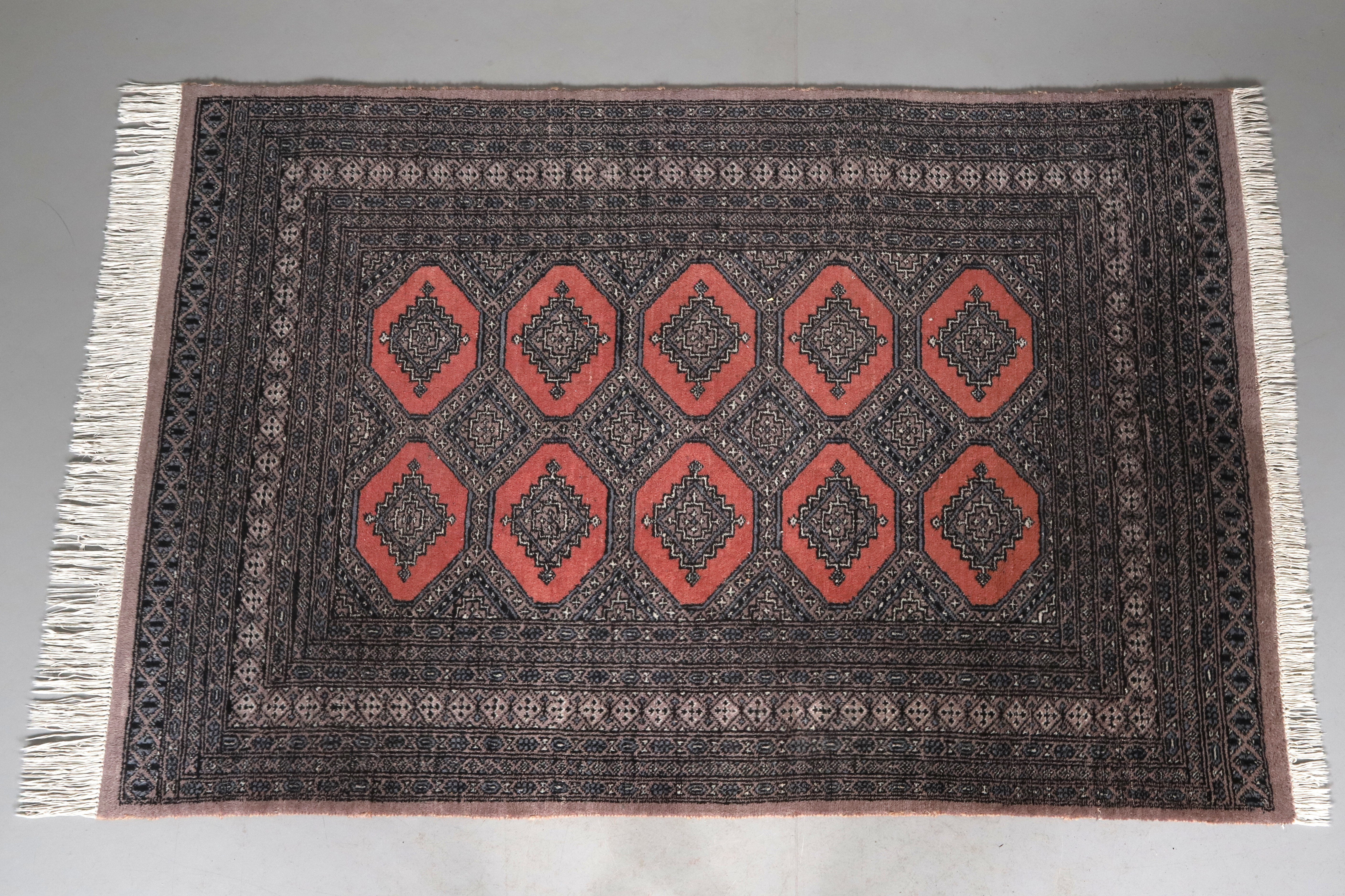 MATTA, Bochara, Pakistan, ca 124 x 184 cm.
