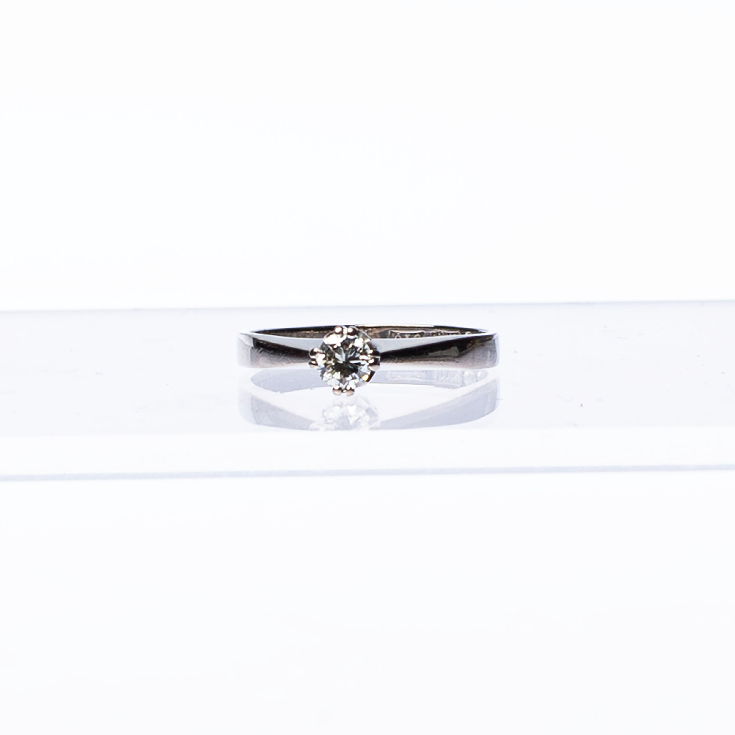 RING, 18k vitt guld med diamant 0,21ct, Göteborg 1977, vikt ca 2.75 g.