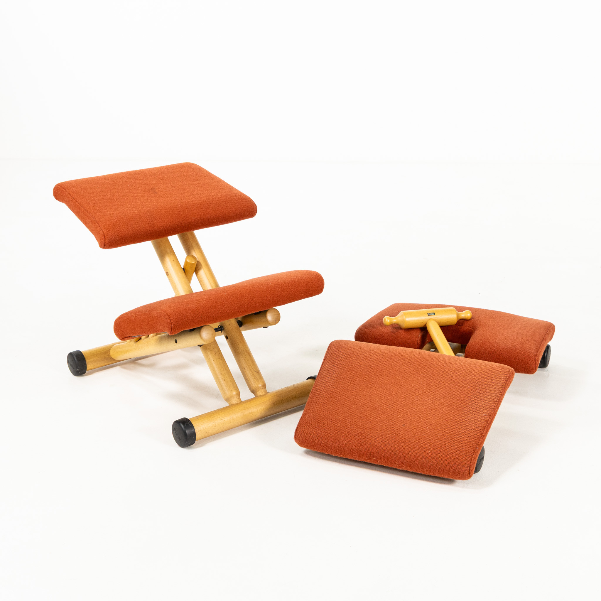 KNÄSTOLAR. Ett par, Stokke, Variér Multi- Balans.