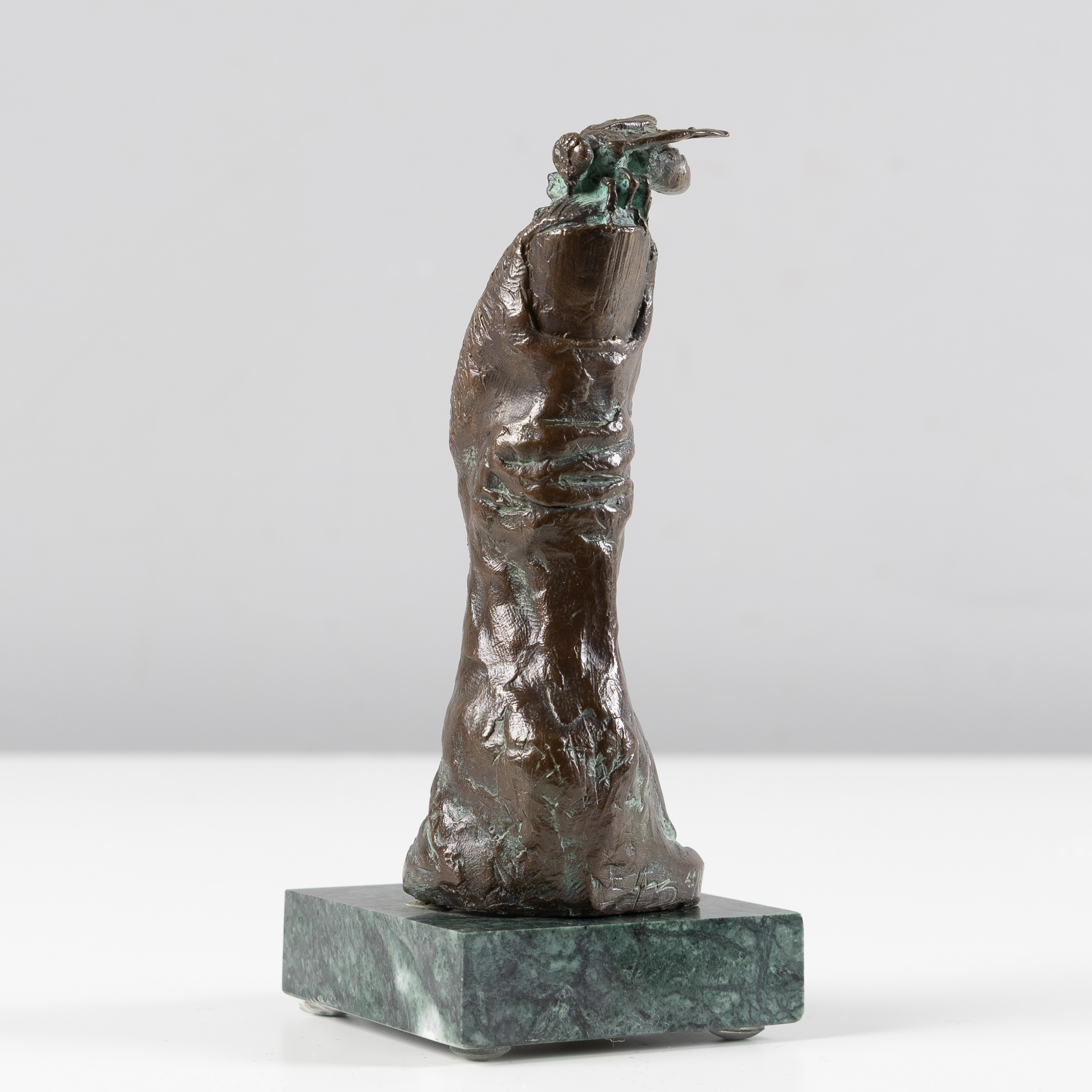 TSVETAN LASEROV (1976-2016). Skulptur, signerad, numrerad 41/50, patinerad metall, på stensockel.