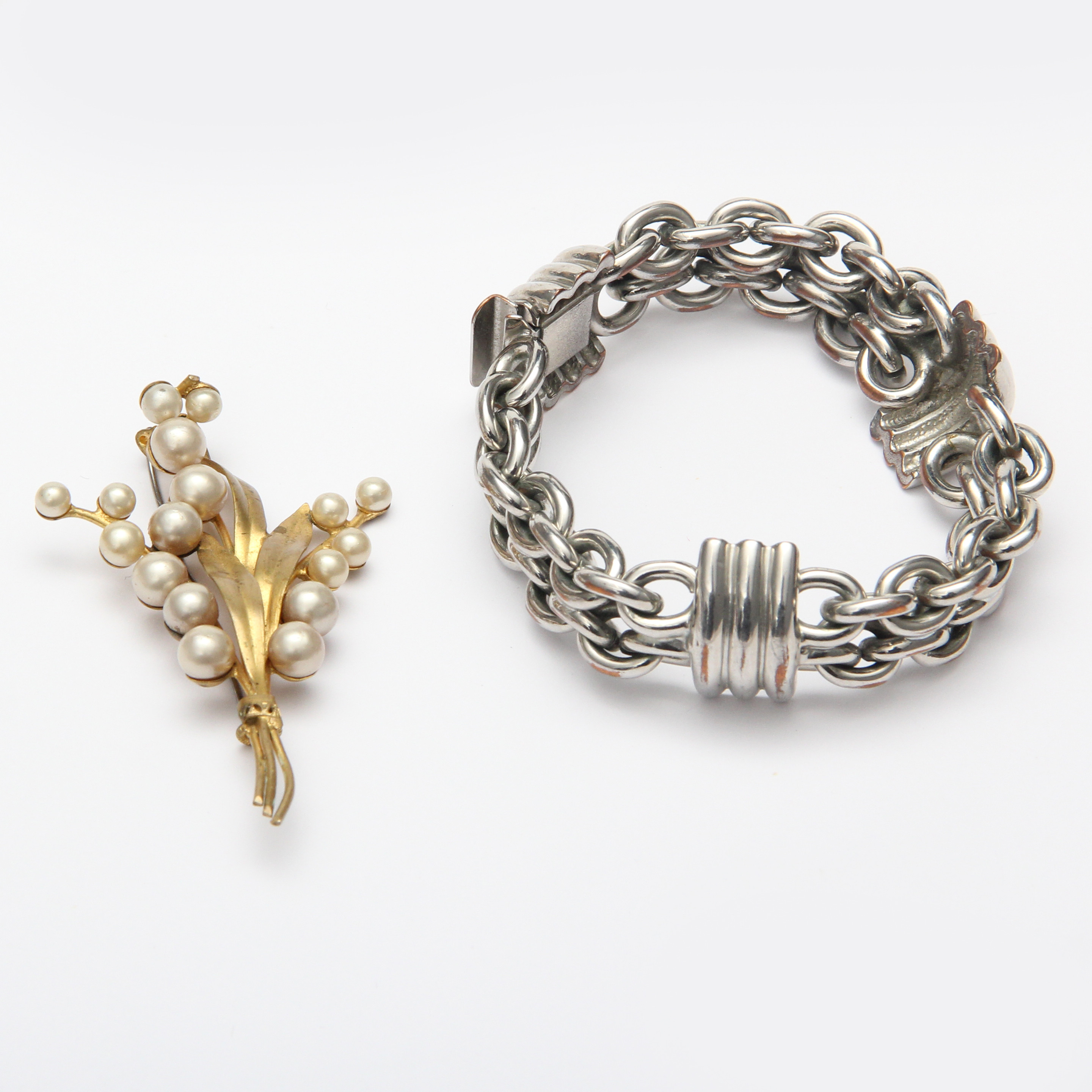 BROSCH och ARMBAND, metall.
