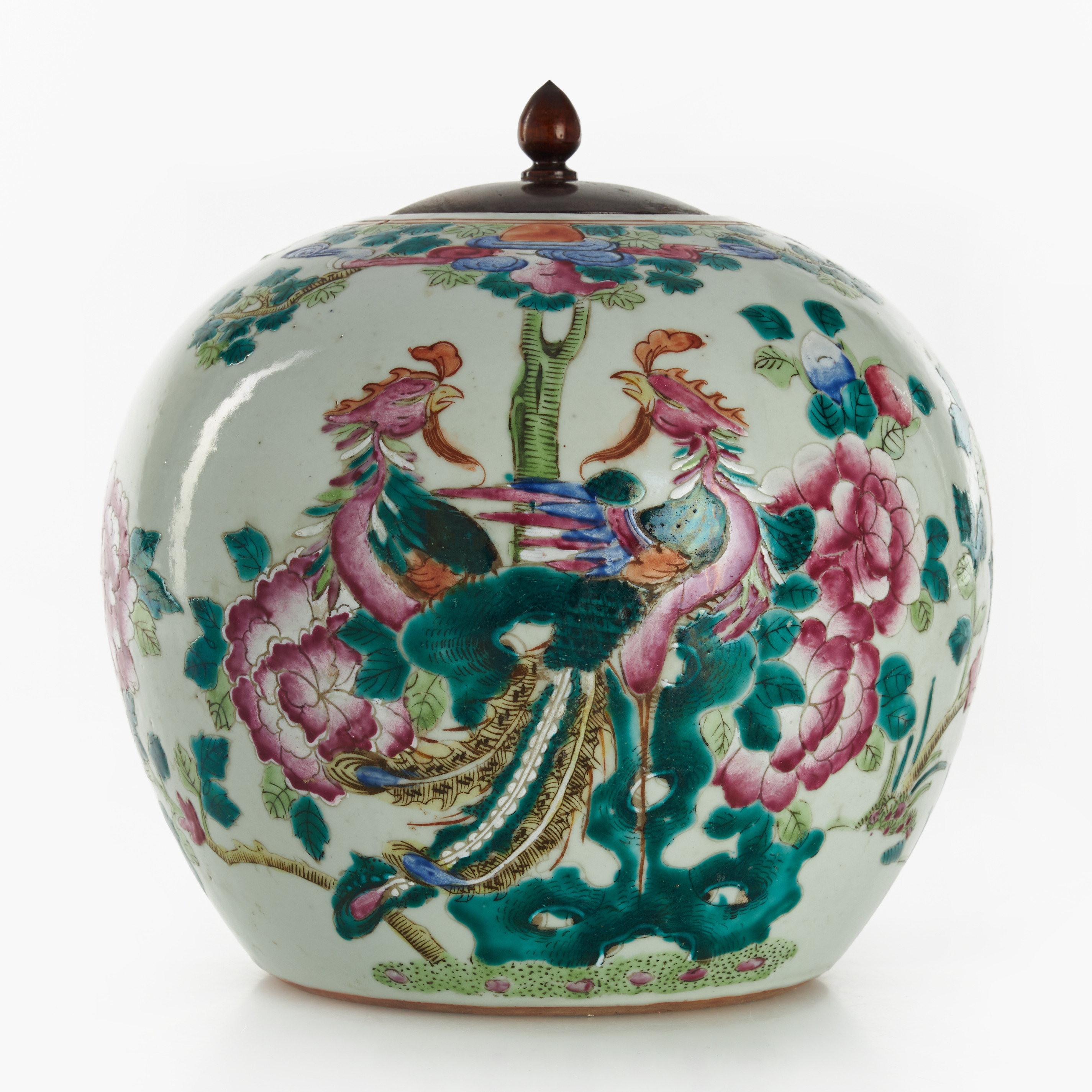 KRUKA, porslin, Kina, dekor i famille rose av fenixfåglar och pioner, sen Qingdnyastin (1644-1912).