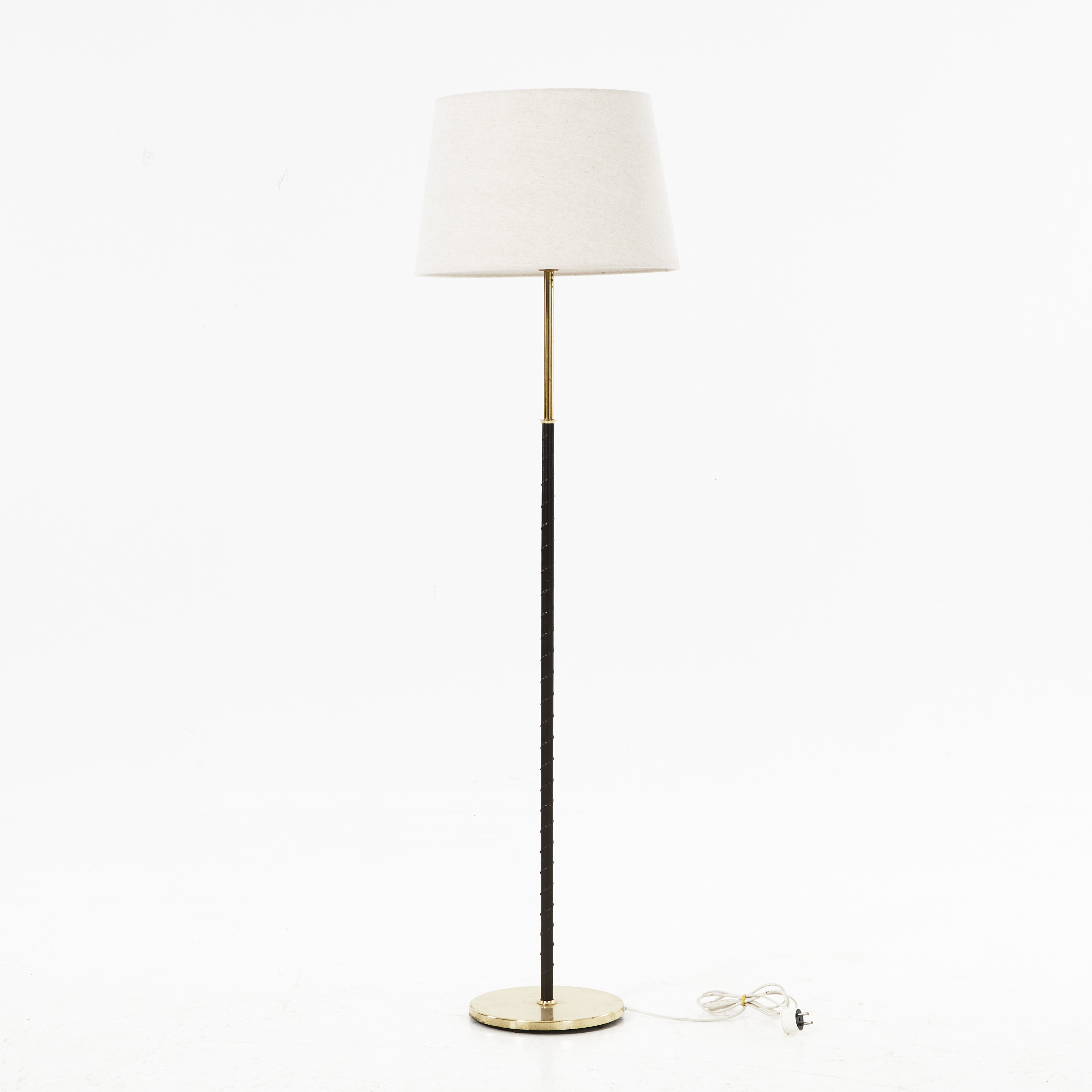 MALMÖ ELEKTRISKA ARMATUR, golvlampa, 1900-talets andra hälft, mässing med lindat läder.