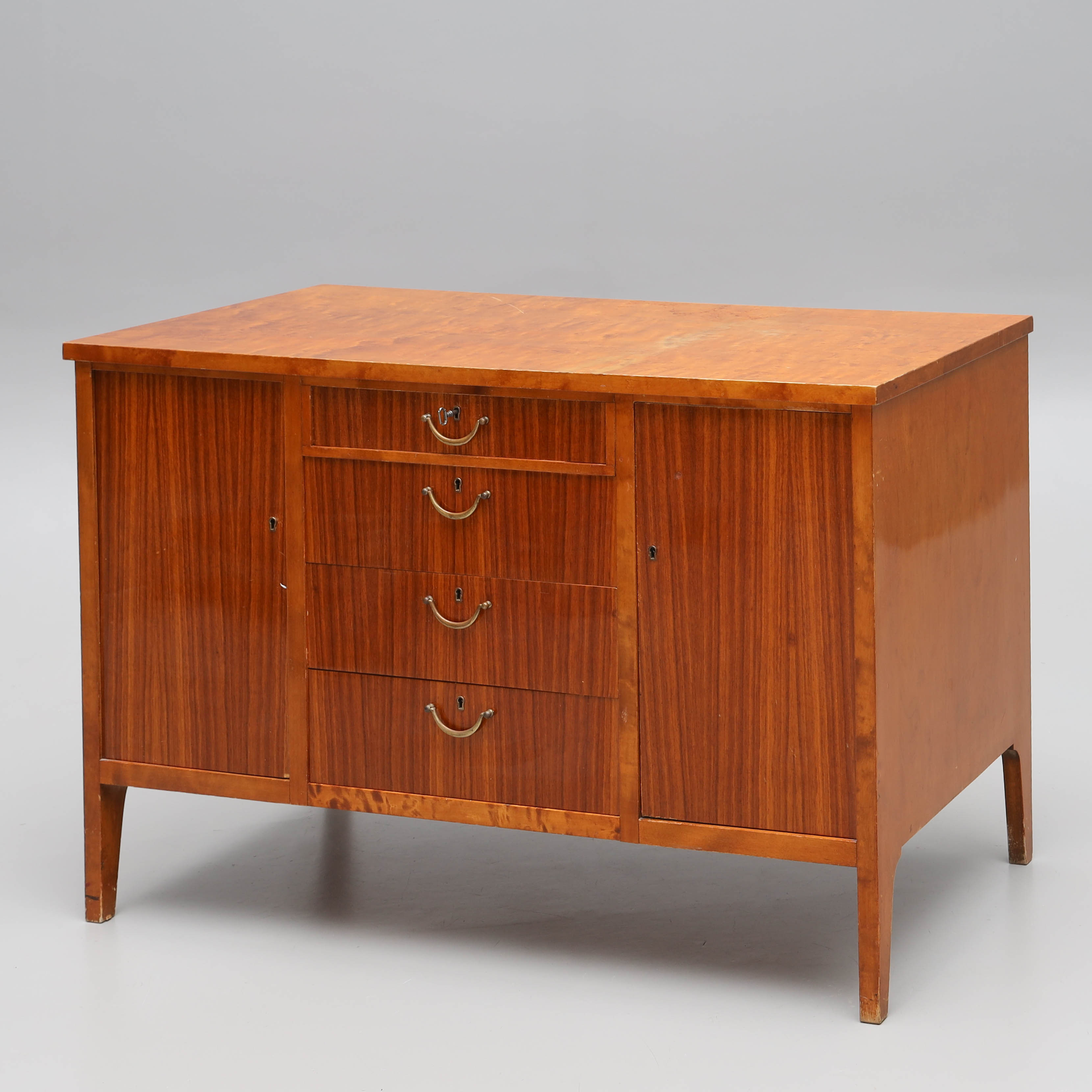 SIDEBOARD, fanérad i björk & mahogny, 1930/40-tal.