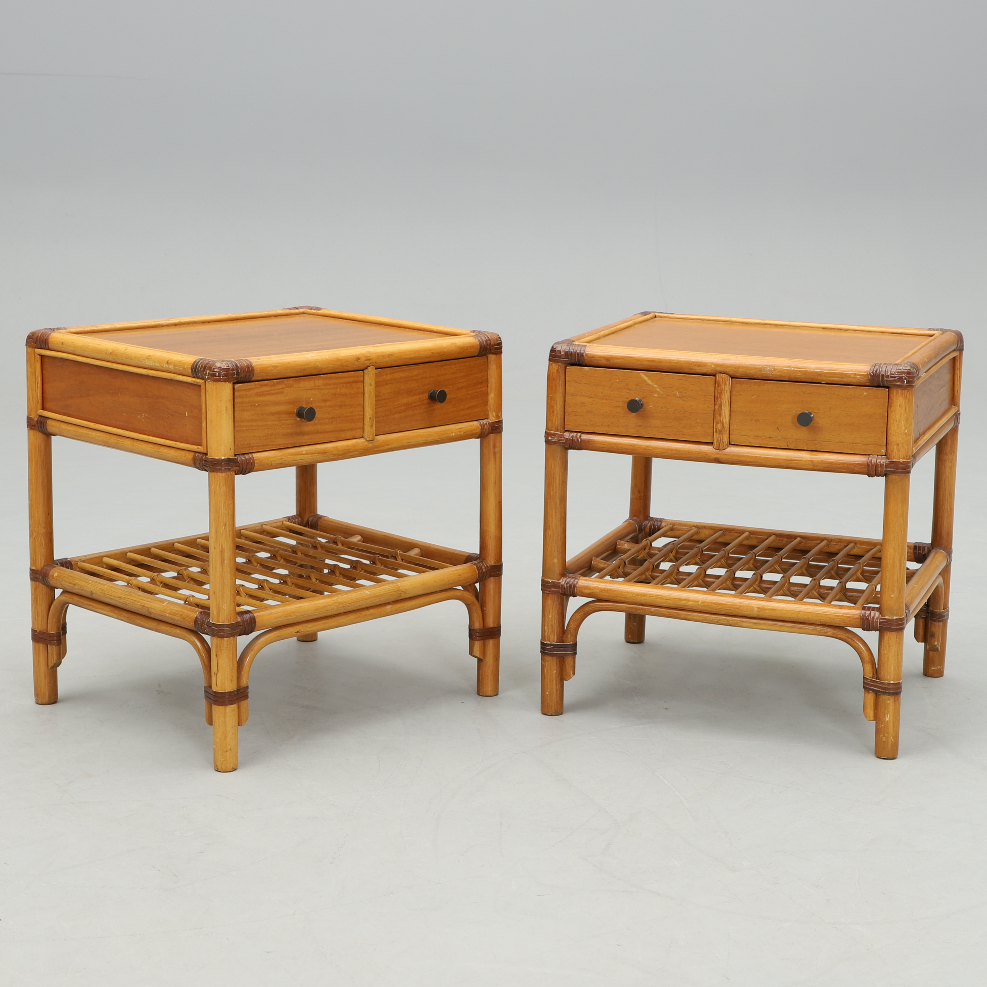 KENNETH BERGENBLAD. Sängbord, 1 par, "Manilla", Dux.