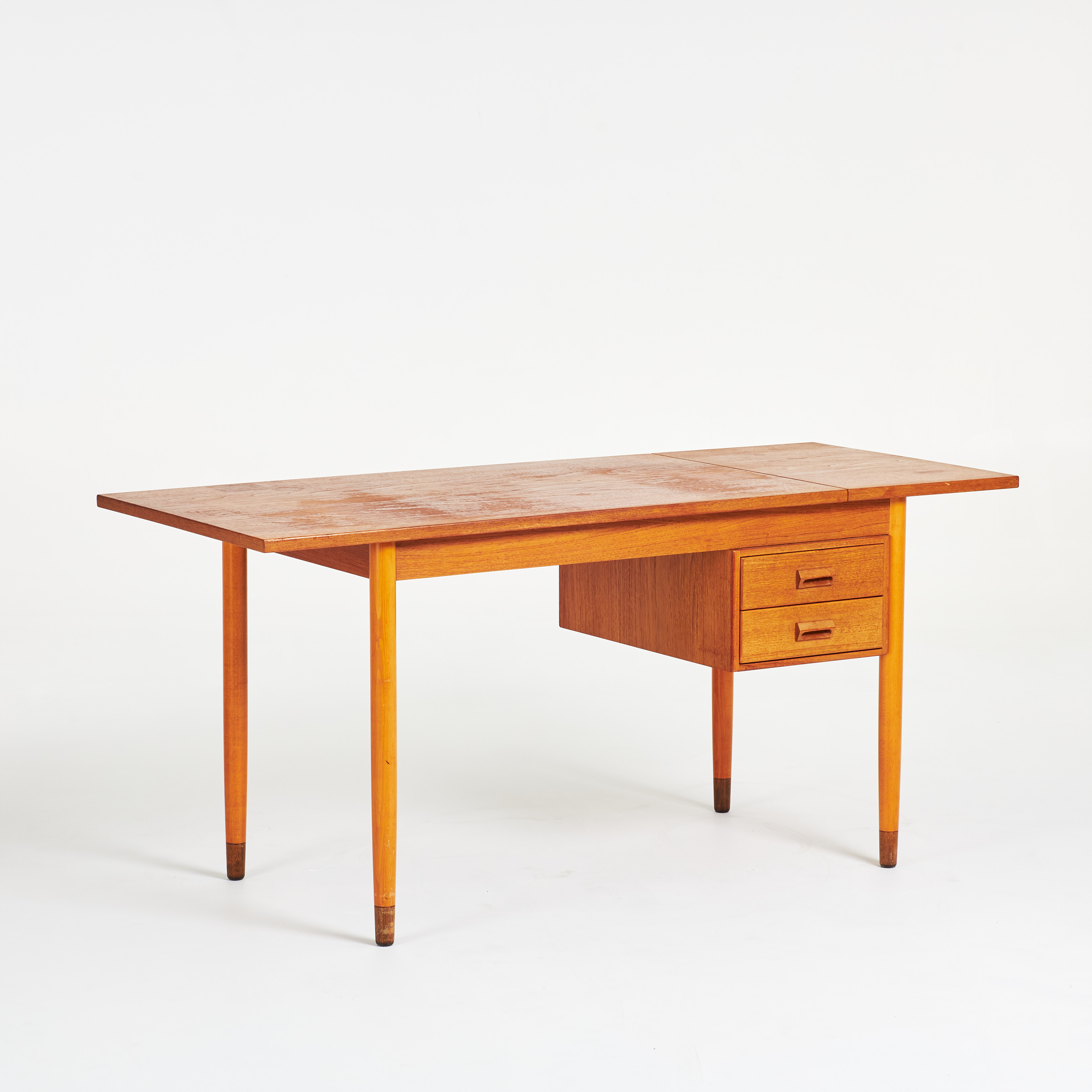 SKRIVBORD. 1960-tal, bok, teak, klaff på ena sidan, två draglådor.
