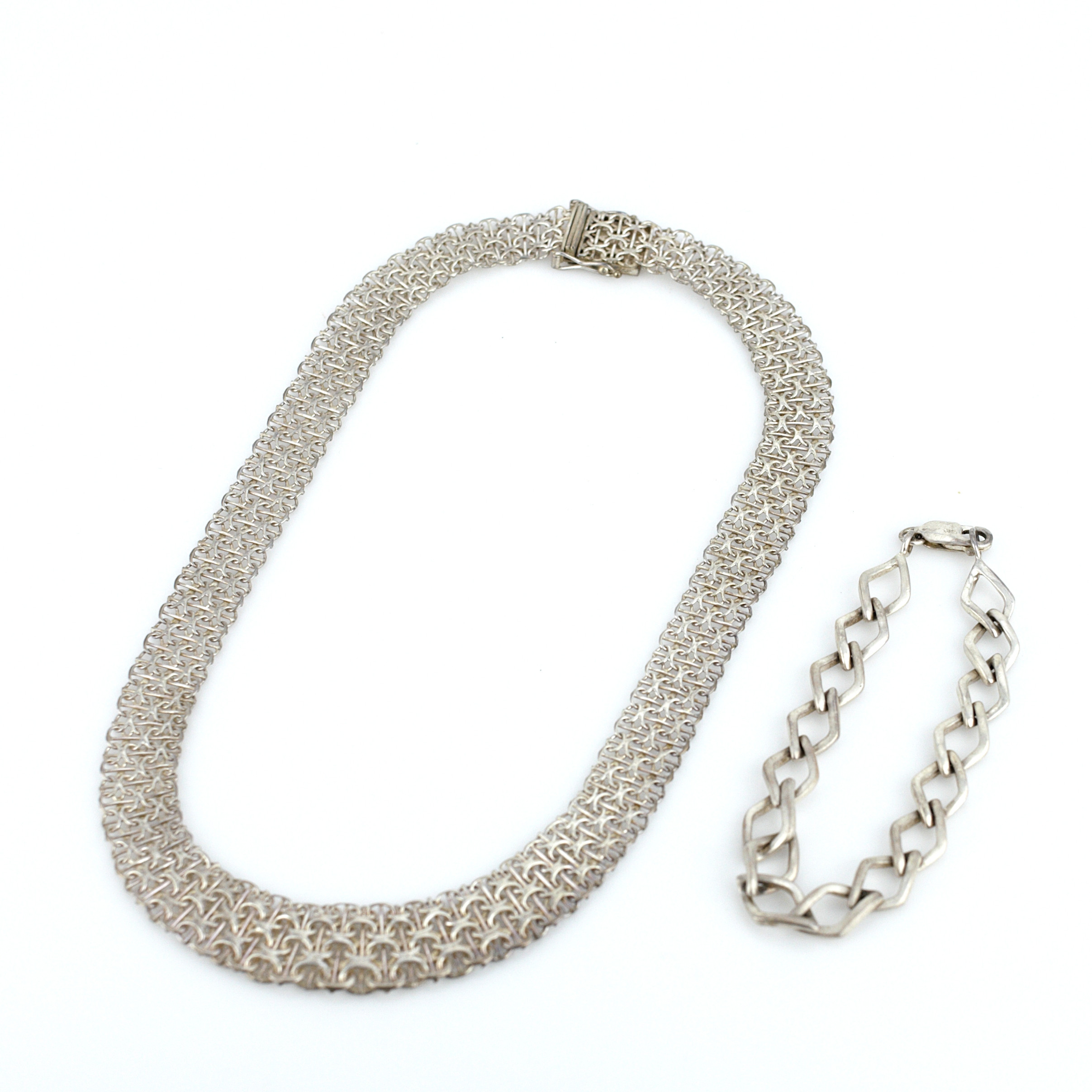 HALSBAND och ARMBAND, x- länk resp. kedjelänk, sterlingsilver, Guldfynd.