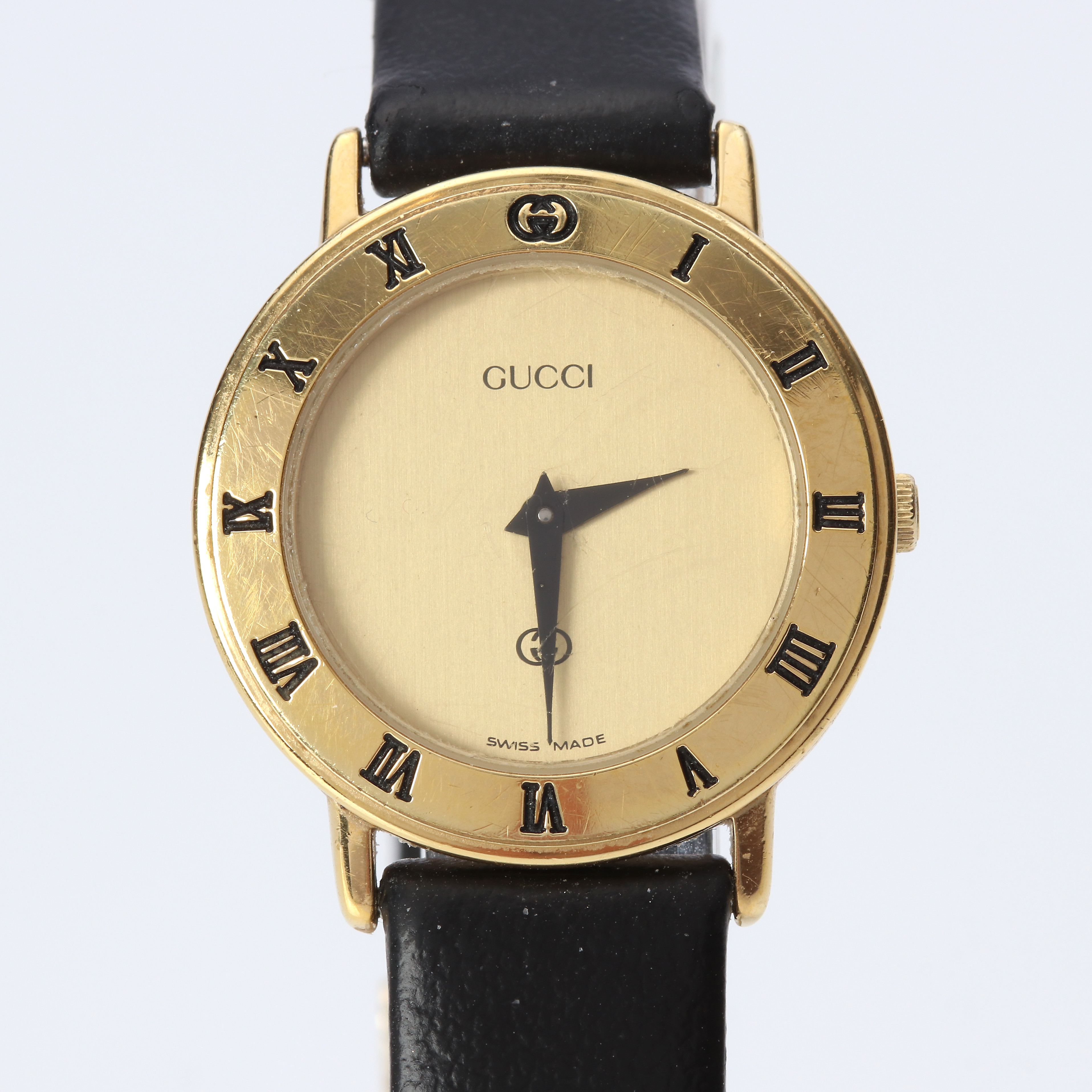 GUCCI, DAMARMBANDSUR. Guldpläterad boett, quartz.