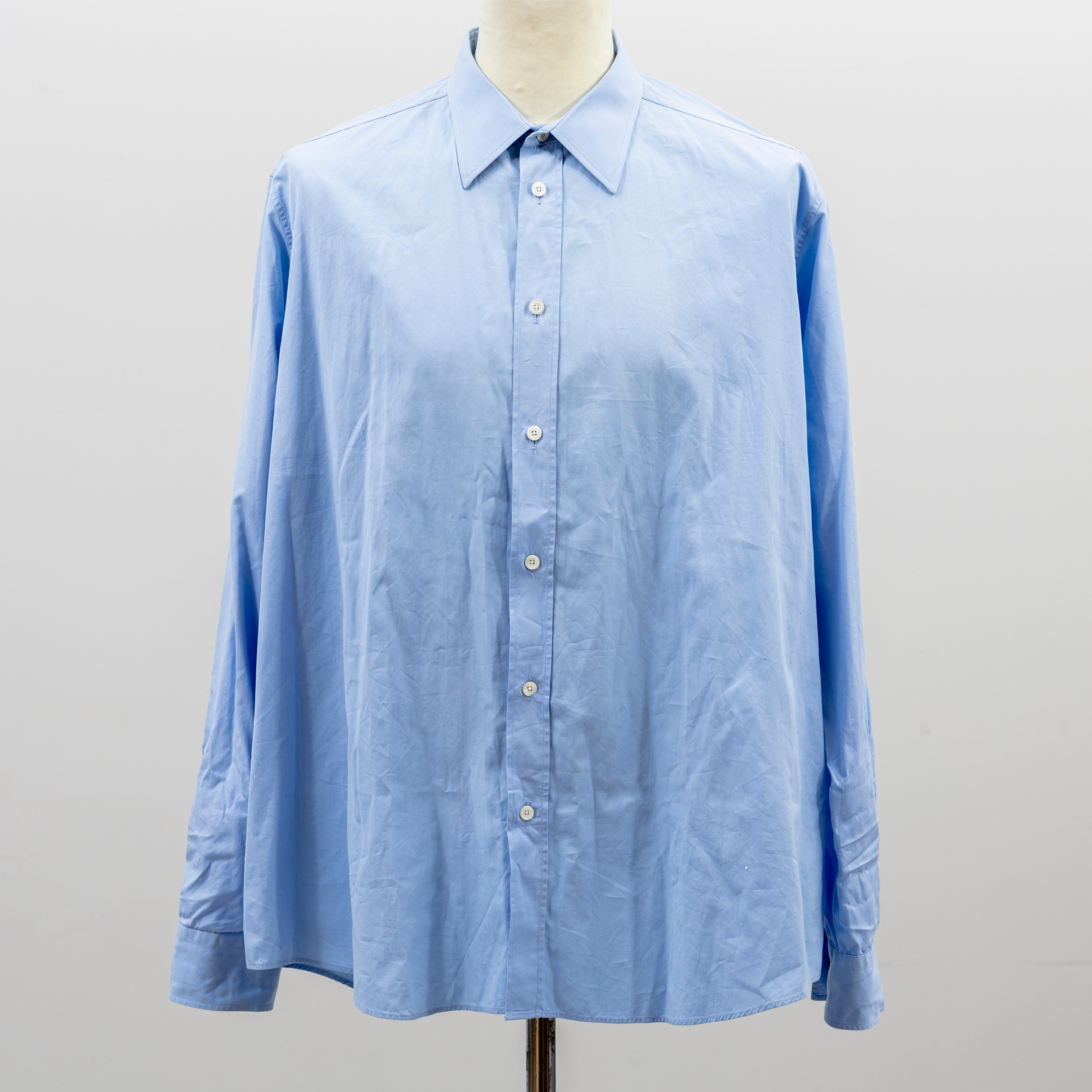 HERMÈS. Skjorta, bomull, ljusblå, herr, halssmått 45/18, Paris, Frankrike.