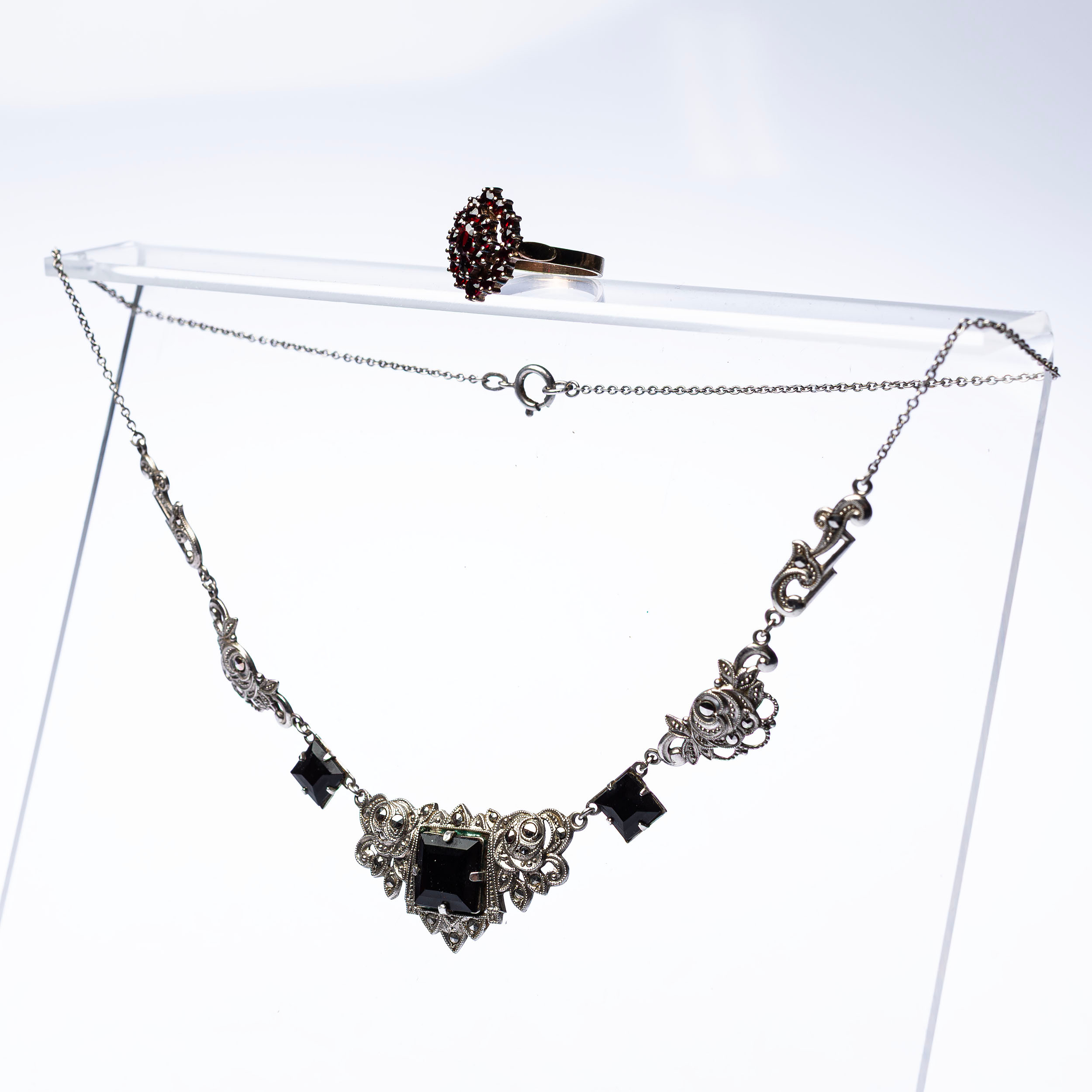 COLLIER & RING, silver.