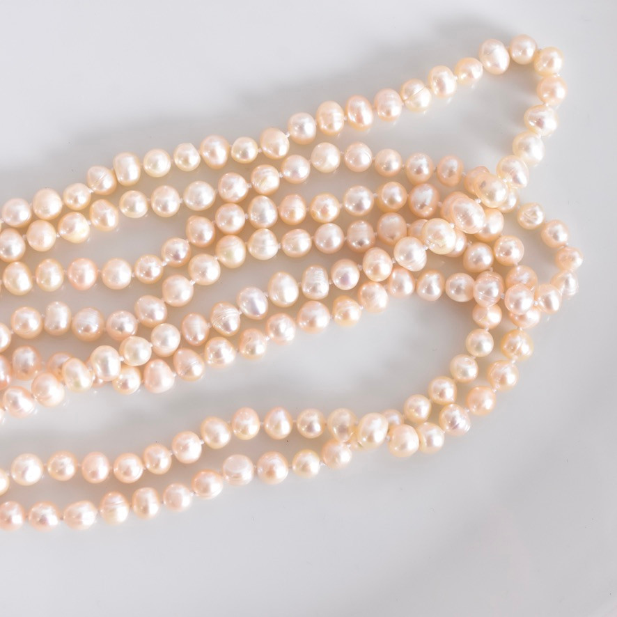 COLLIER, svagt rosatonade, odlade pärlor.