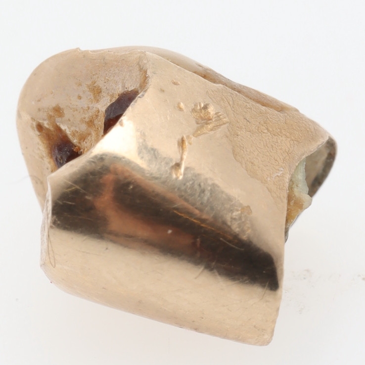TANDGULD, orensat, ca 2,4 gram.