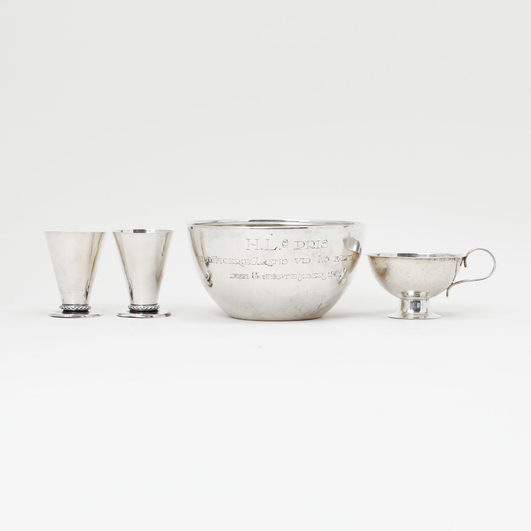 SKÅL, BÄGARE samt GLAS, 2 styck, silver. 195 gram.
