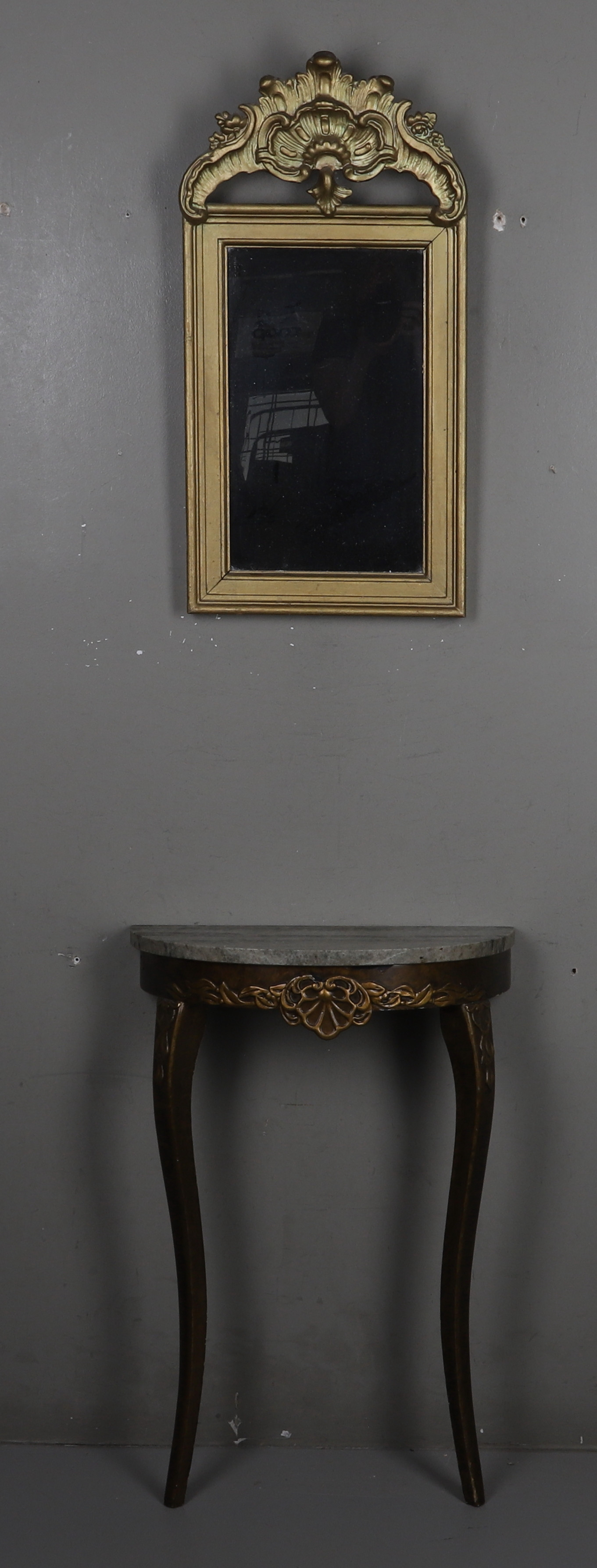 SPEGEL MED KONSOLLBORD, bronserat trä och stenskiva, rokokostil, 1900-tal.
