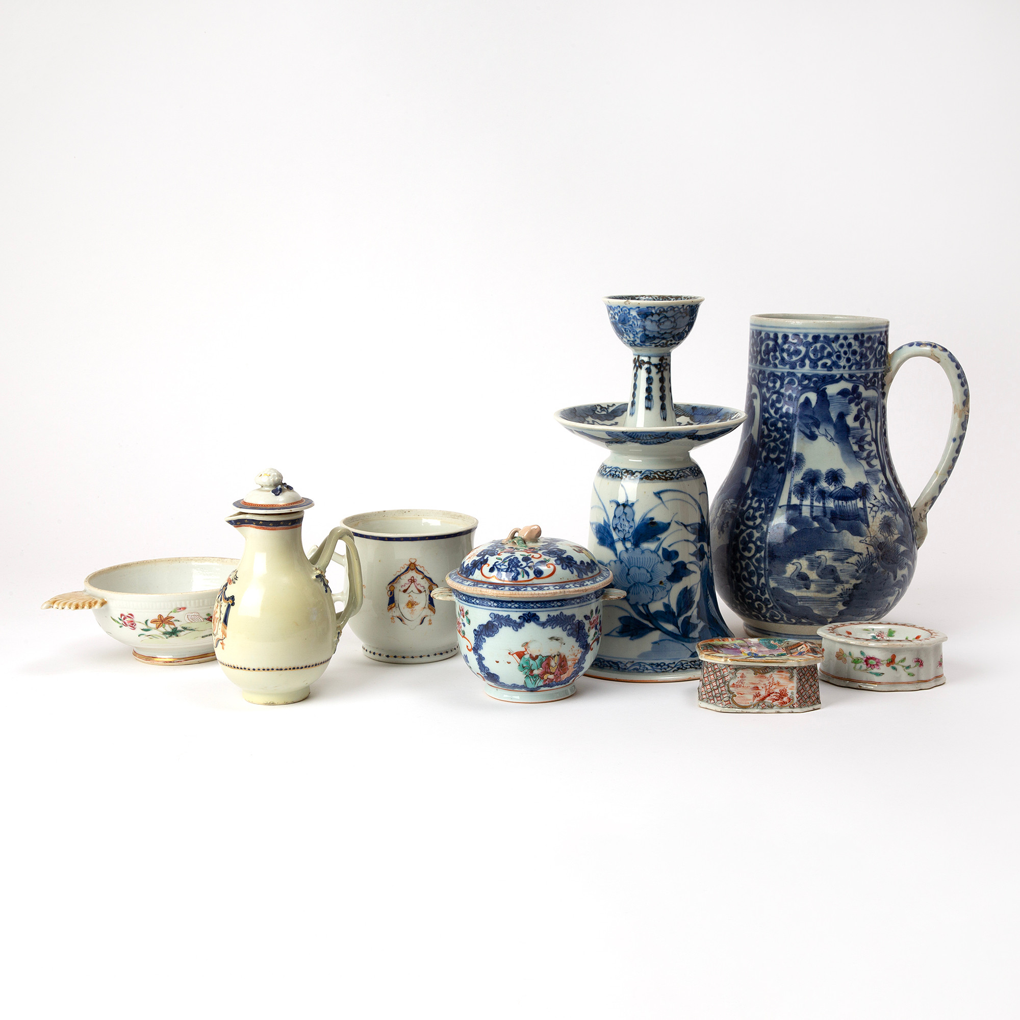 PARTI PORSLIN. 8 delar, Kina och Japan, 1700-tal.