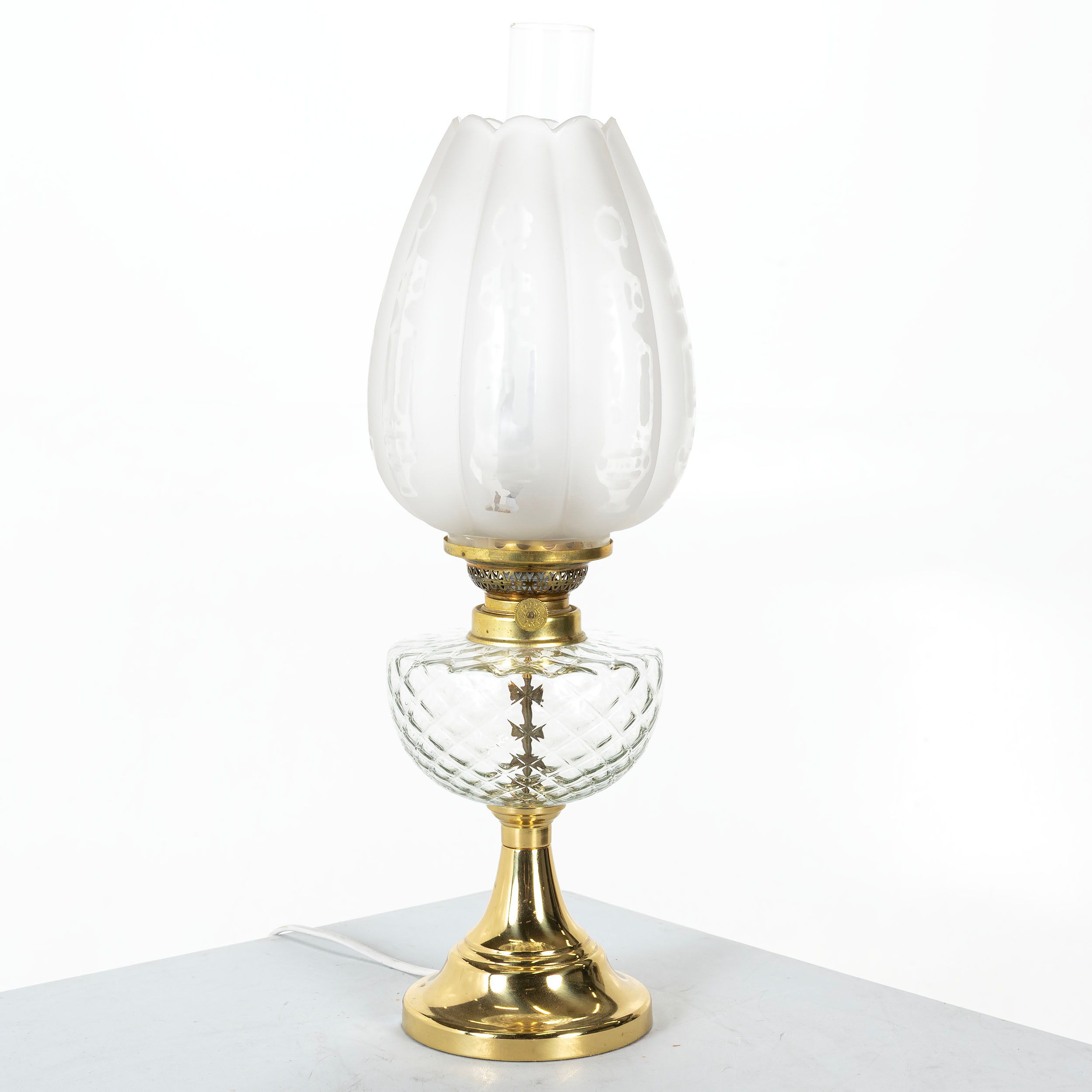 BORDSFOTOGENLAMPA, gulmetall, elektrifierad, 1900-tal.