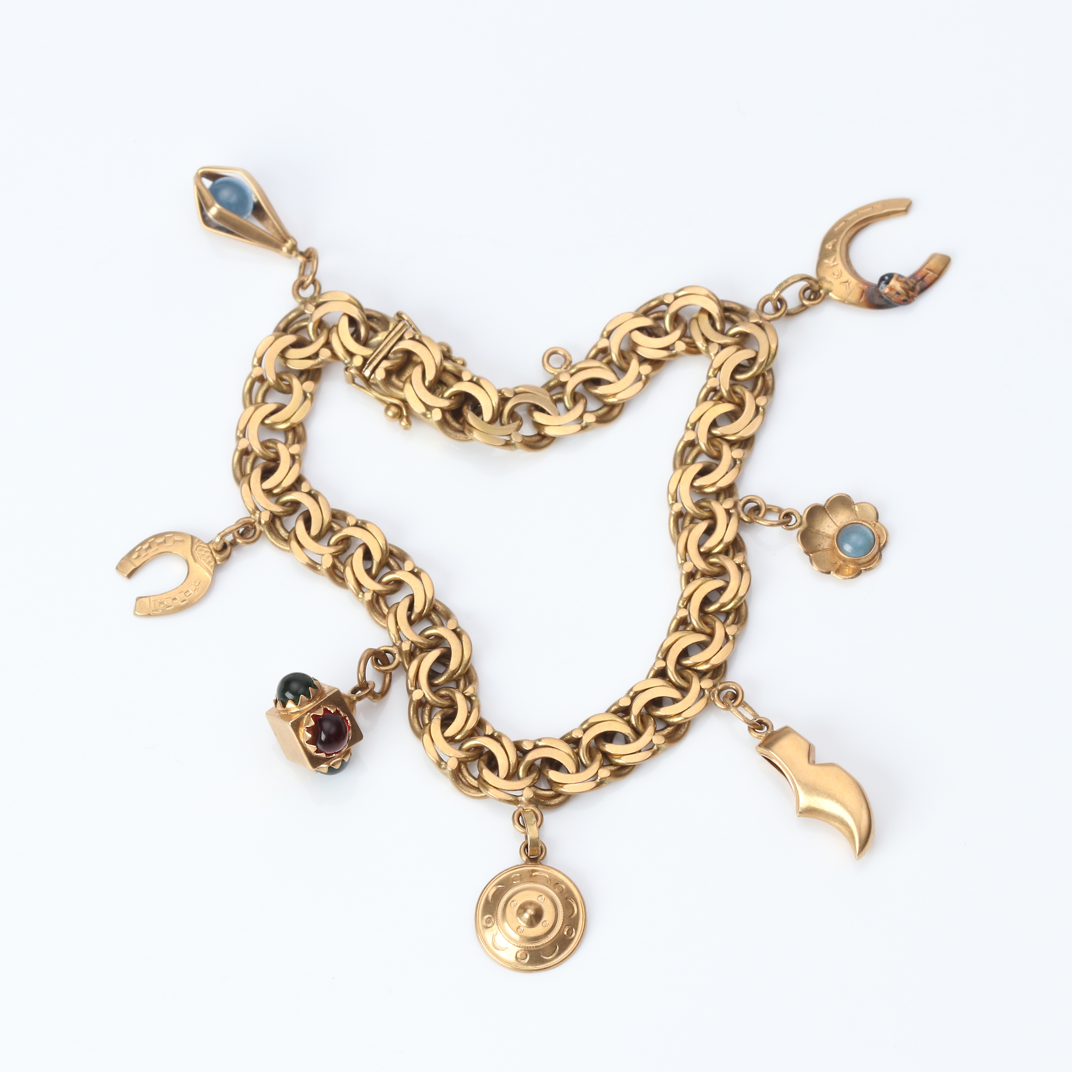 BERLOCKARMBAND, BISMARCKLÄNK. 18k guld i armband och berlocker, vikt ca 22,6 gram.