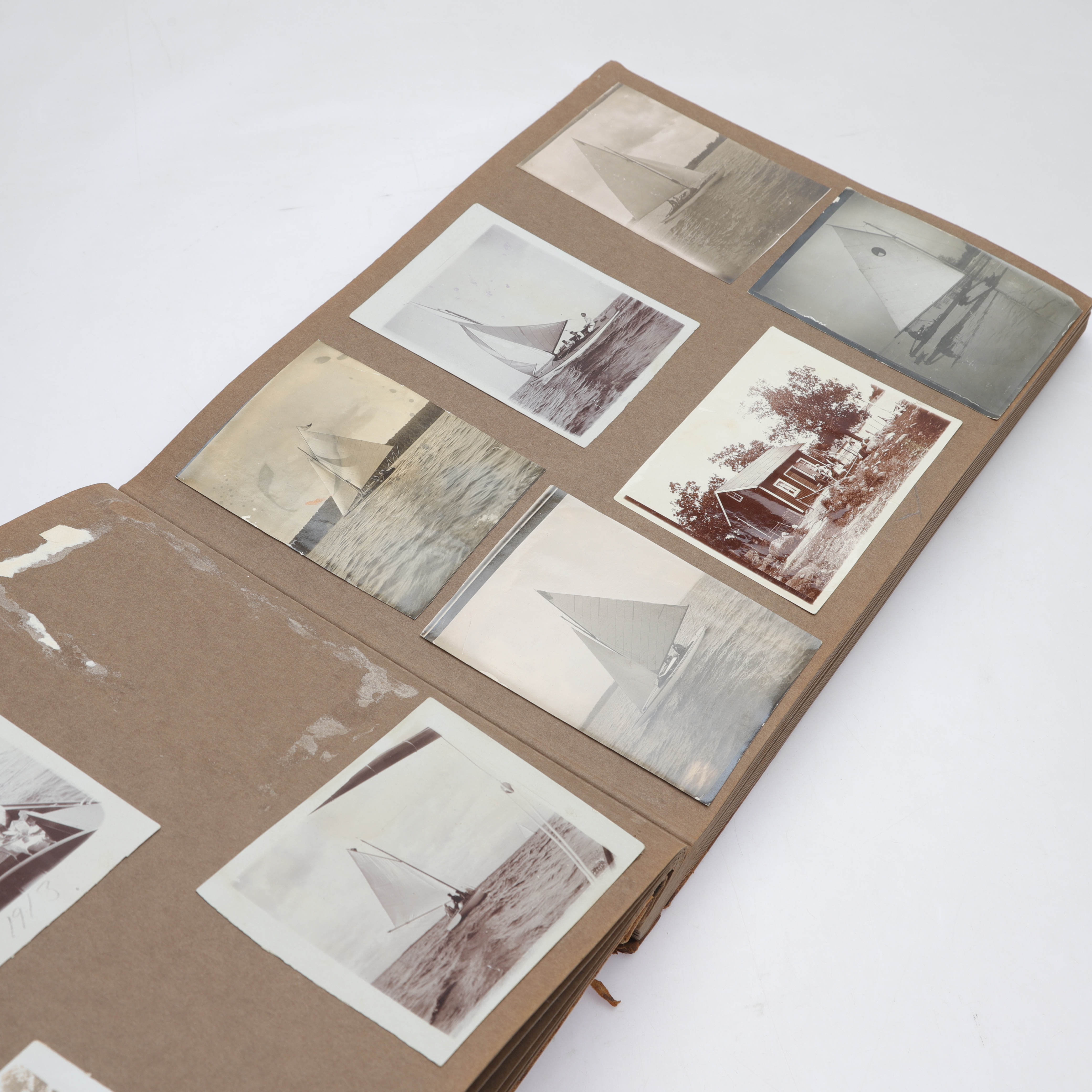 ÄLDRE FOTOALBUM, ca år 1900.