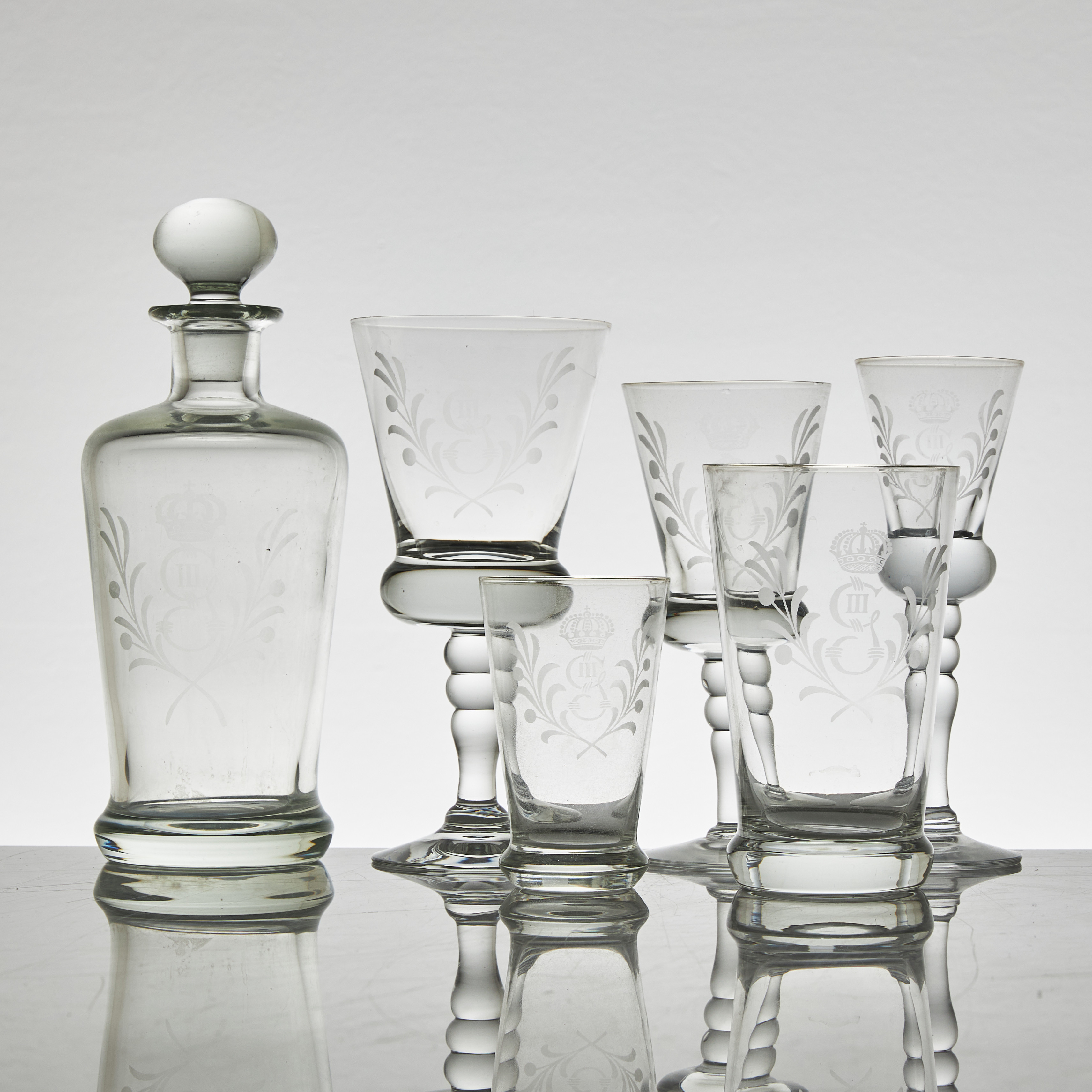 REIJMYRE, "Slottet", glasservis, 29 delar, dekor av Gustav III:s monogram underkrona.