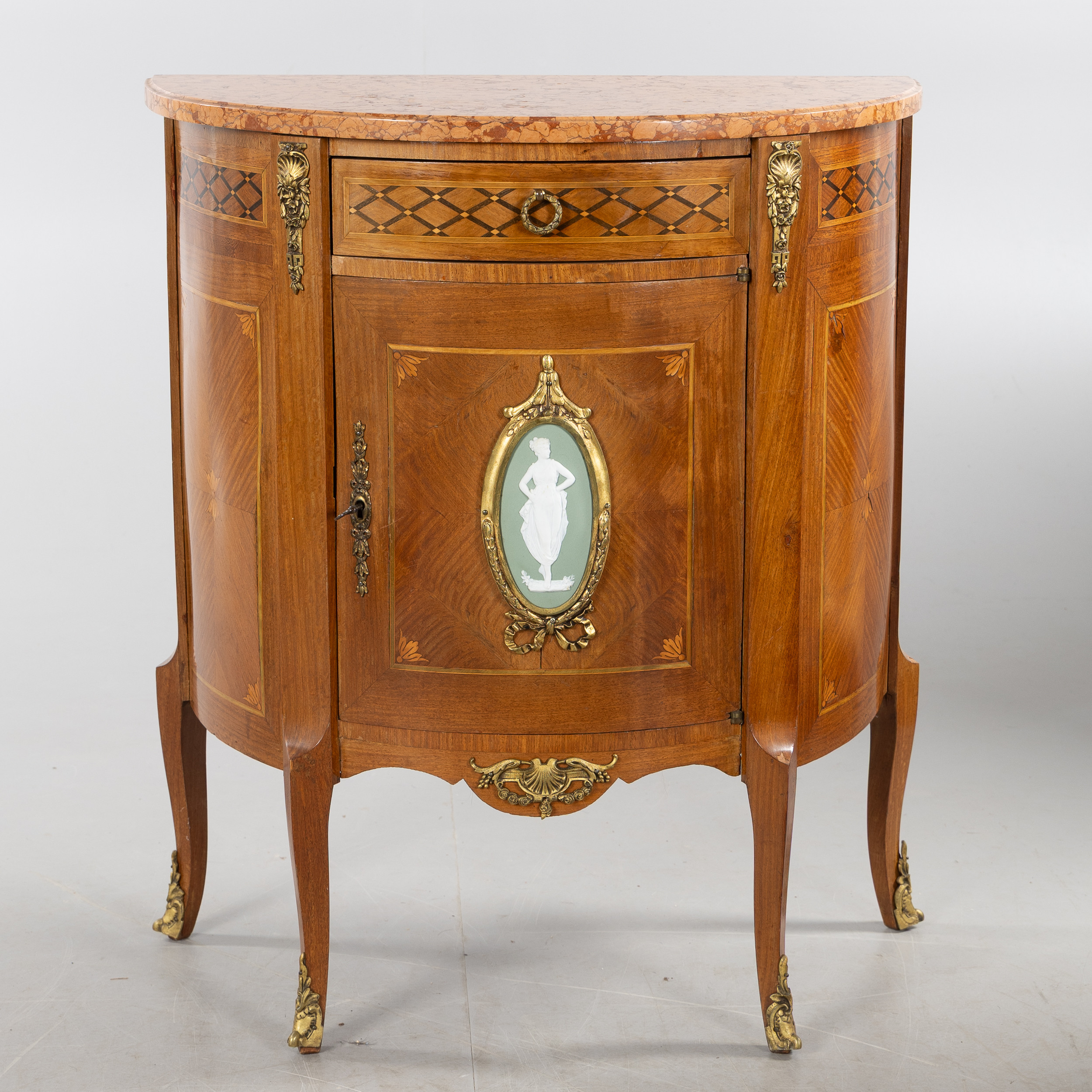 BYRÅ, Louis XVI-stil, med marmorskiva, Frankrike, 1900-tal.